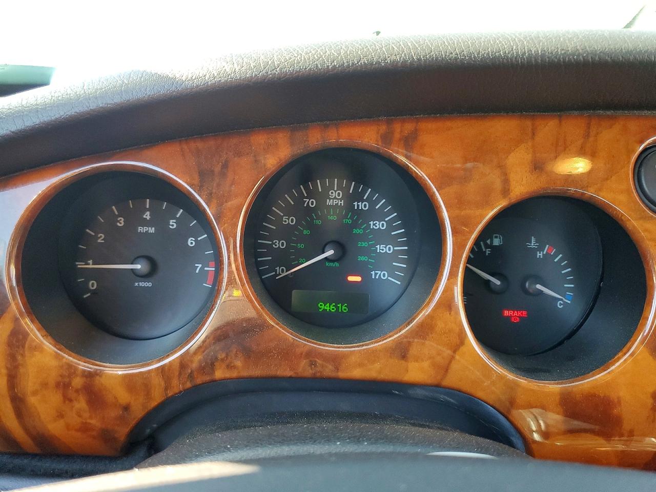 2002 Jaguar Xk8 Silver vin: SAJDA42C02NA29098