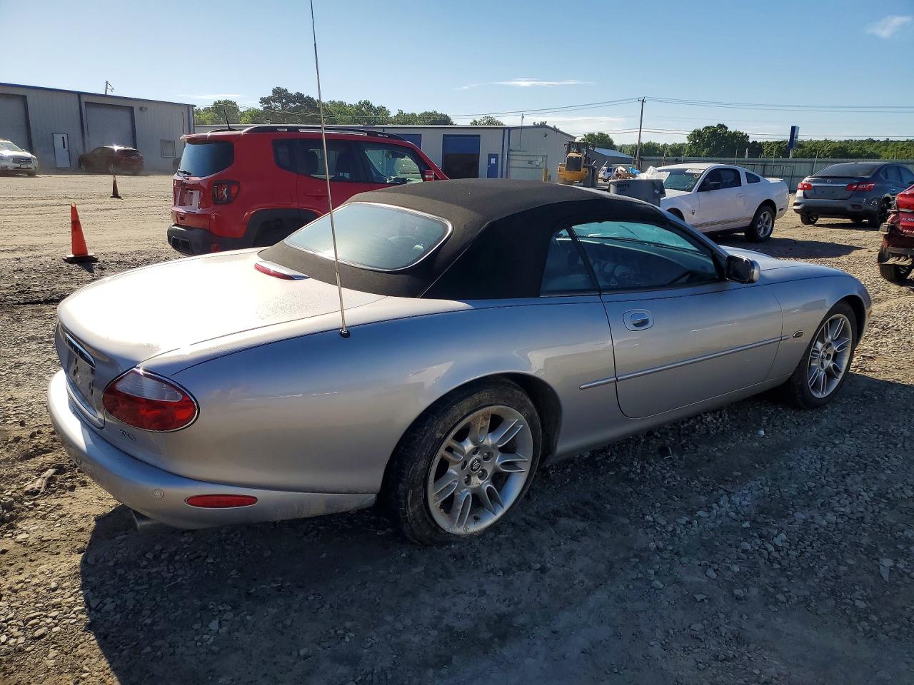 2002 Jaguar Xk8 Silver vin: SAJDA42C02NA29098