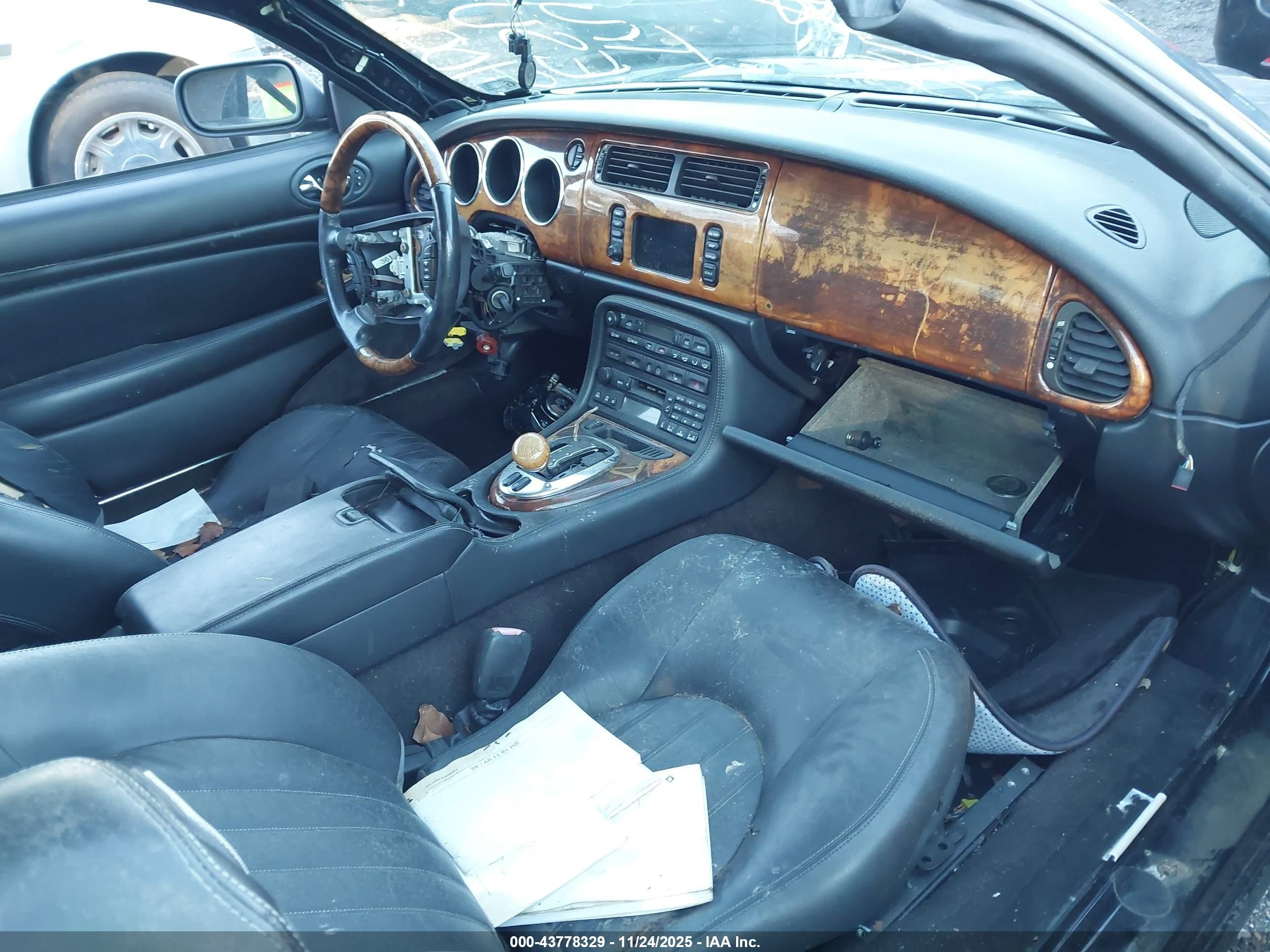 2005 Jaguar Xk8   Черный vin: SAJDA42C052A40656