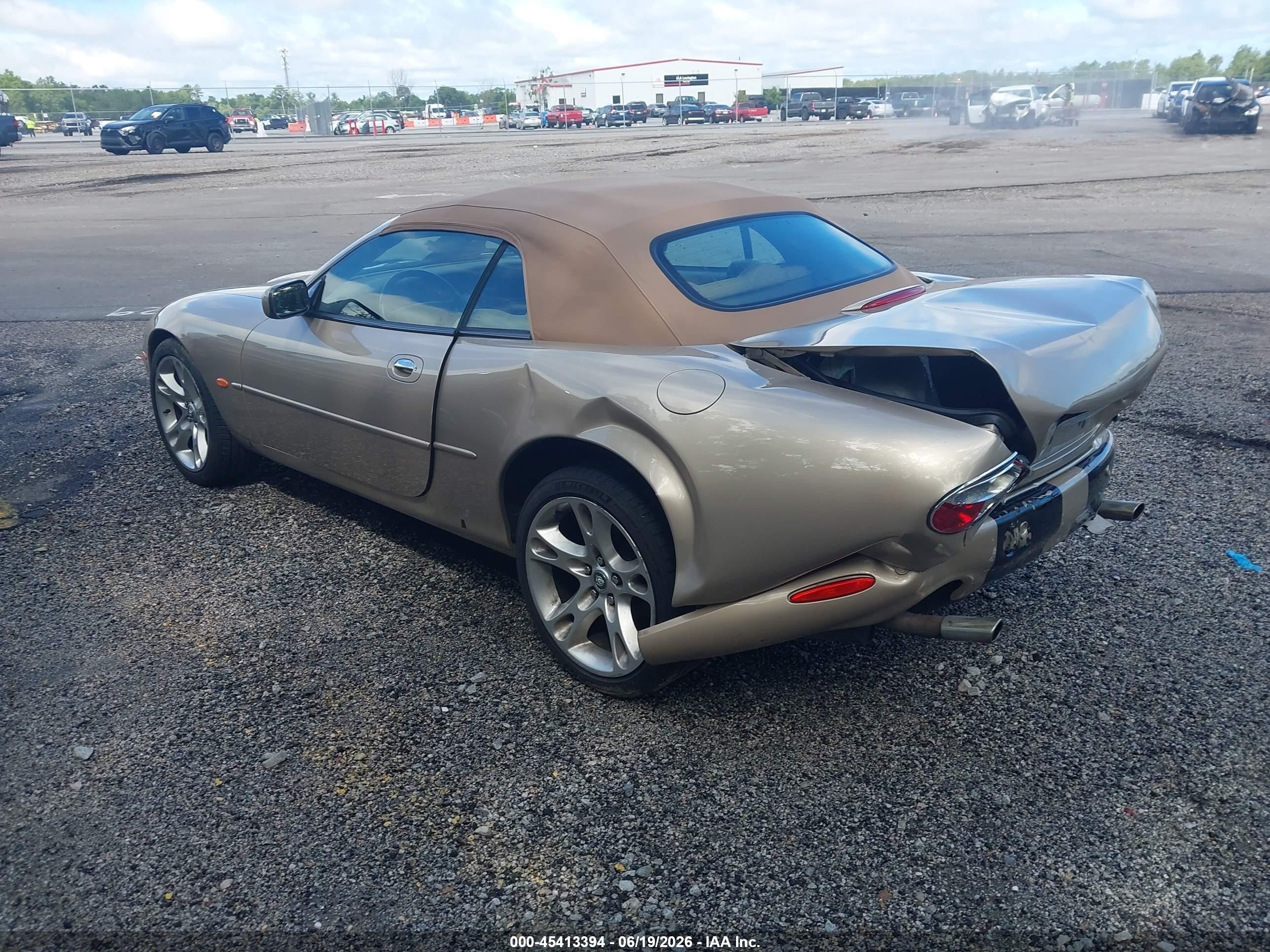 2003 Jaguar Xk8   Gold vin: SAJDA42C132A31395