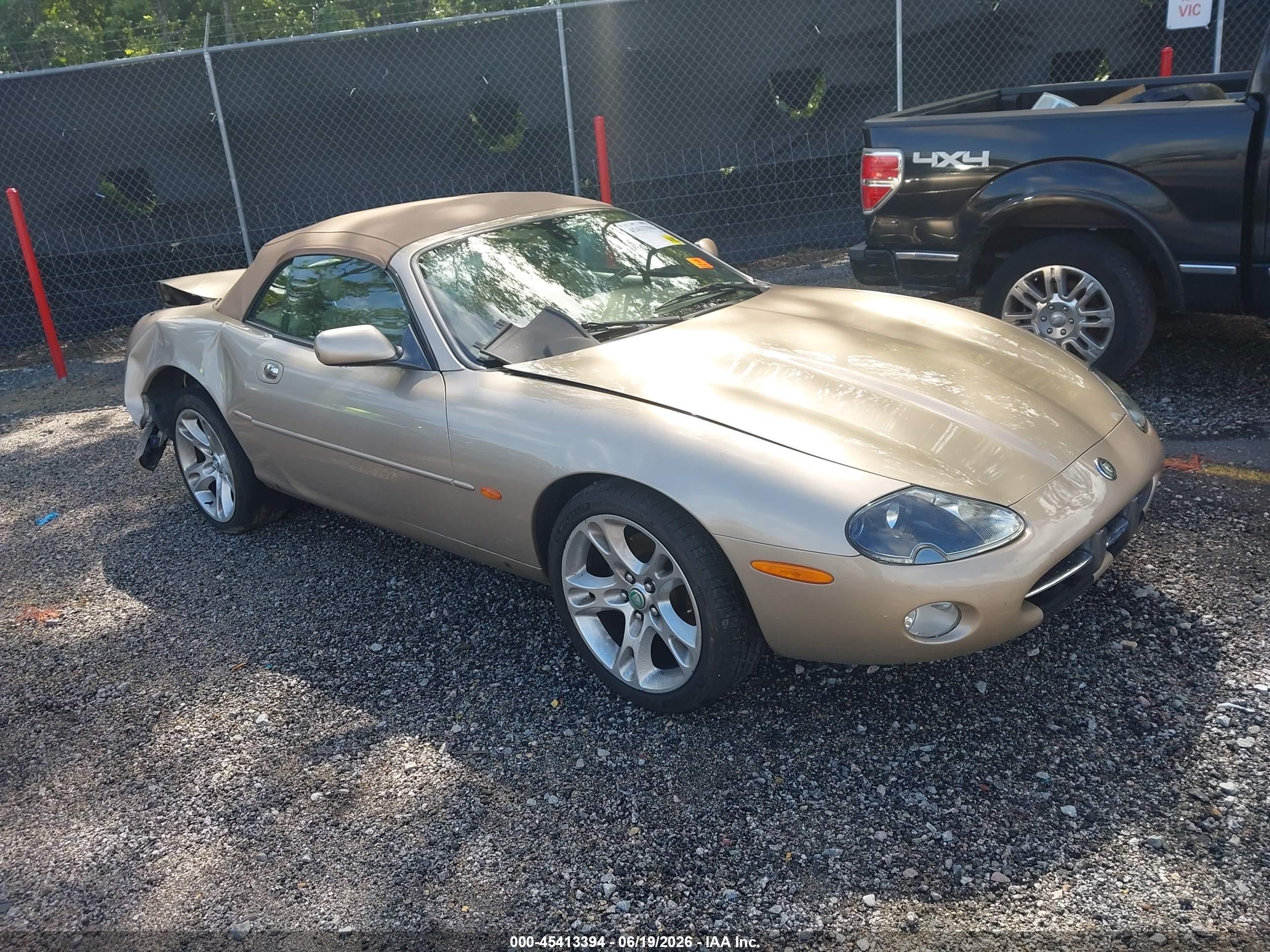 2003 Jaguar Xk8   Gold vin: SAJDA42C132A31395