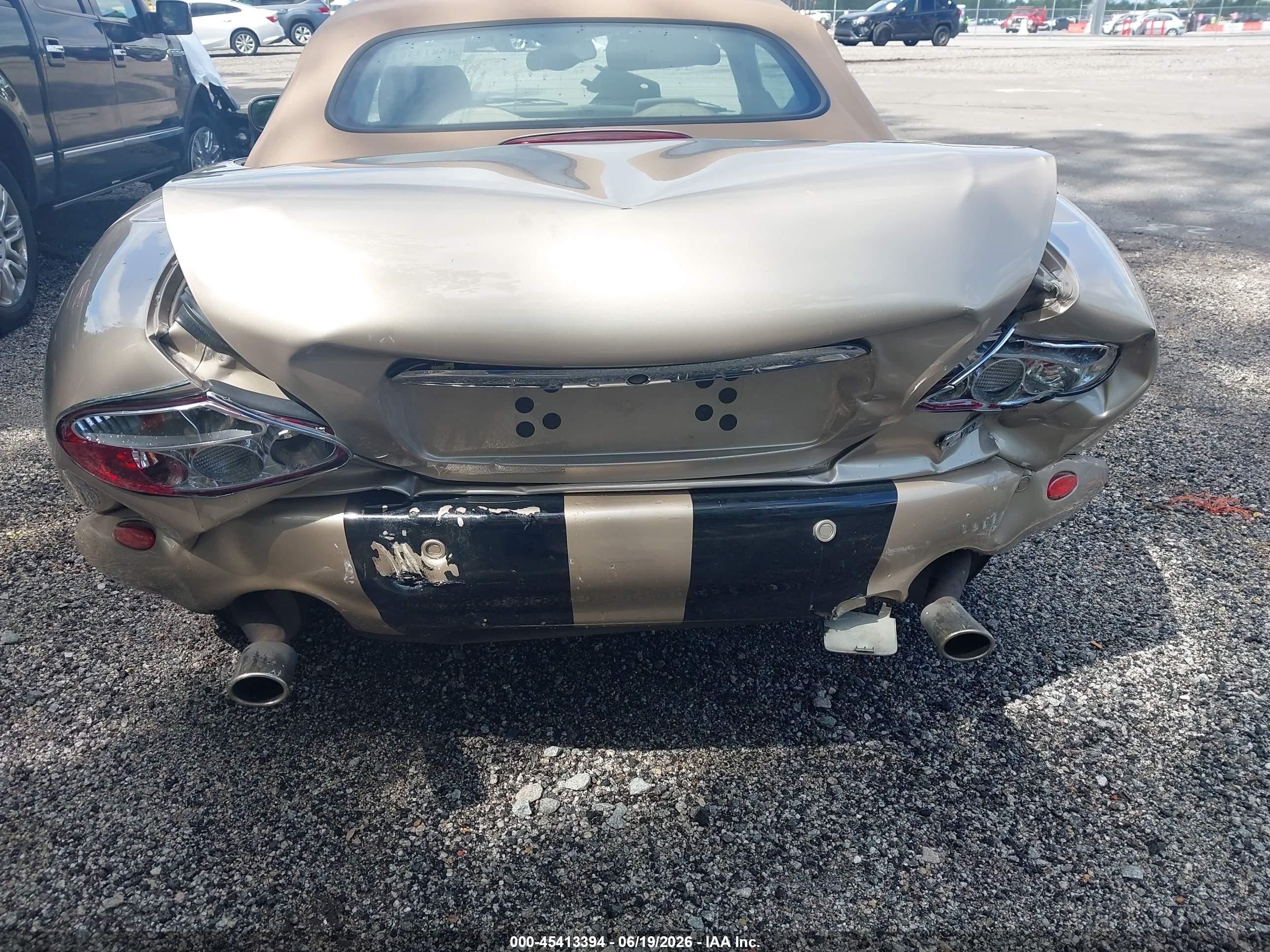 2003 Jaguar Xk8   Gold vin: SAJDA42C132A31395