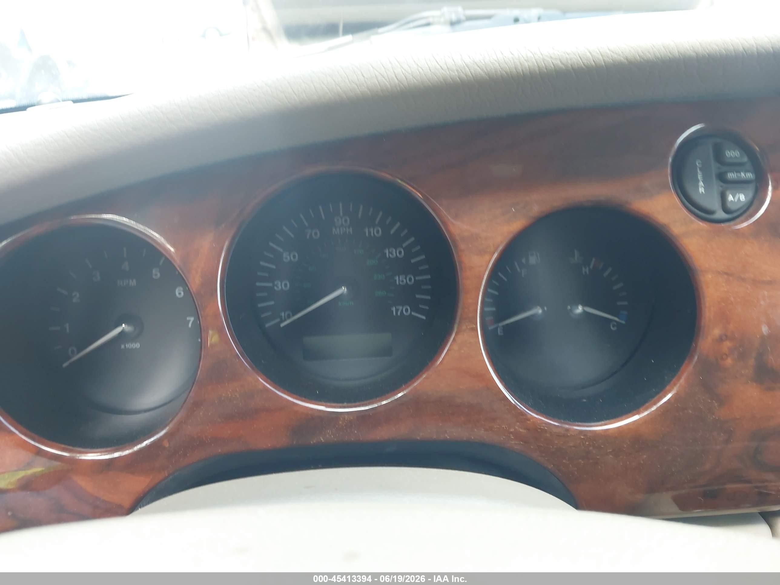 2003 Jaguar Xk8   Gold vin: SAJDA42C132A31395