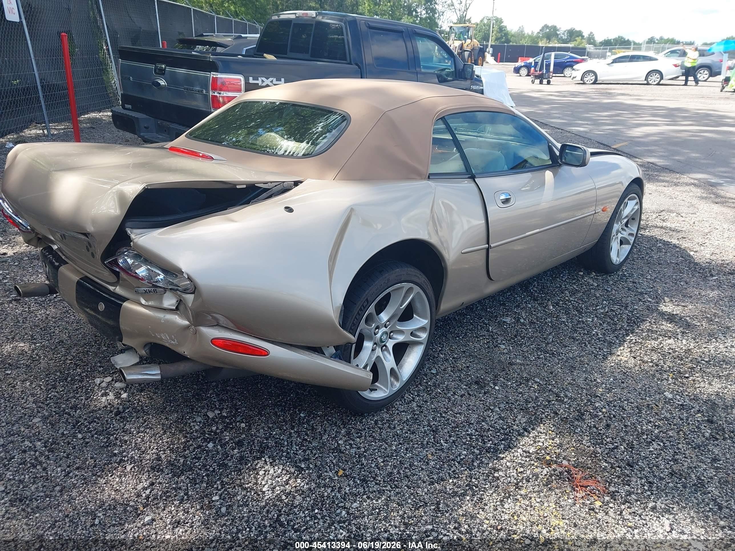 2003 Jaguar Xk8   Gold vin: SAJDA42C132A31395