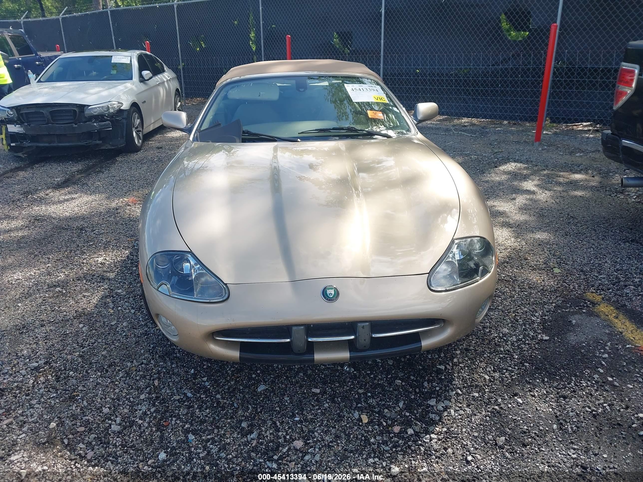 2003 Jaguar Xk8   Gold vin: SAJDA42C132A31395