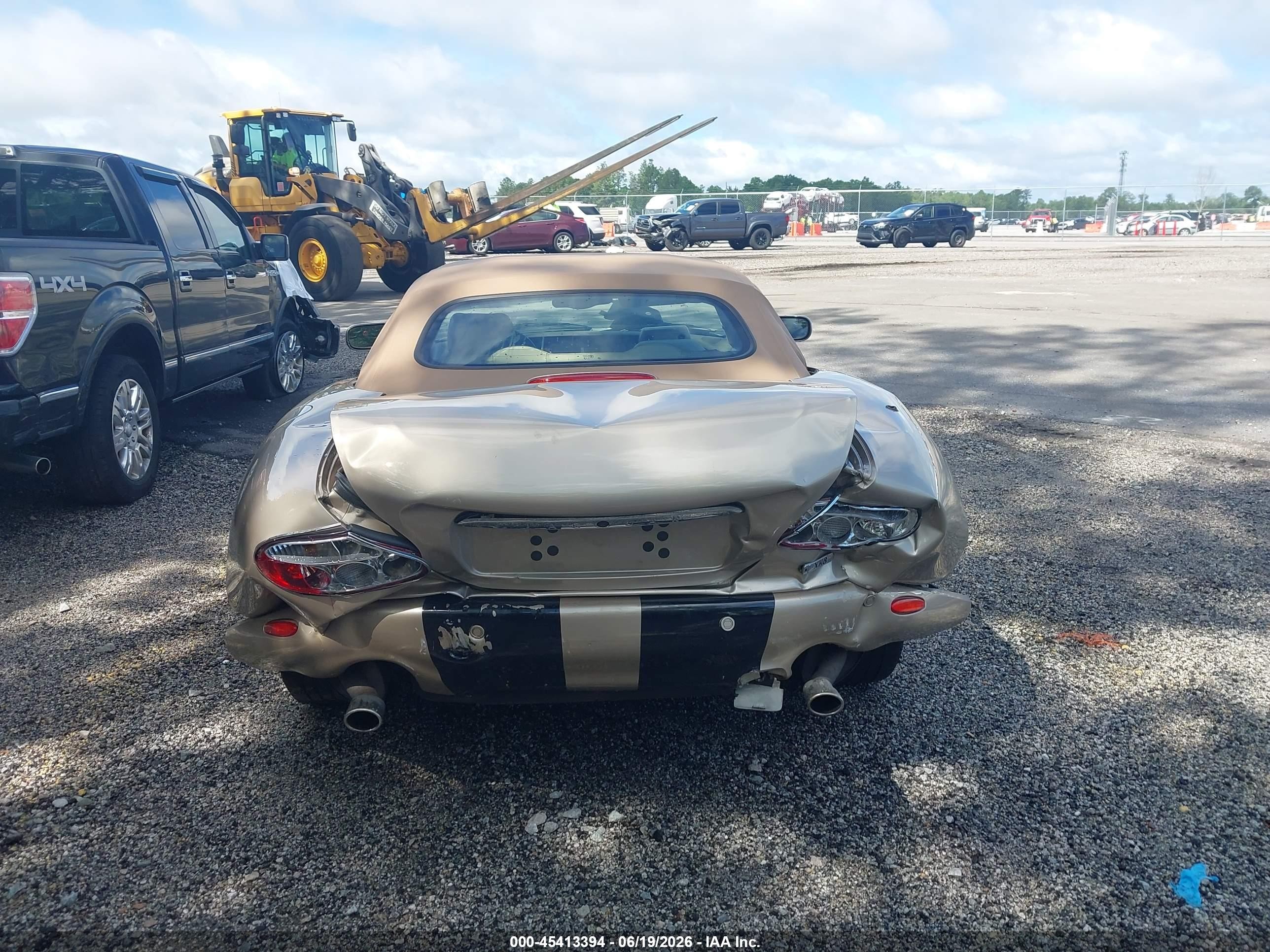 2003 Jaguar Xk8   Gold vin: SAJDA42C132A31395