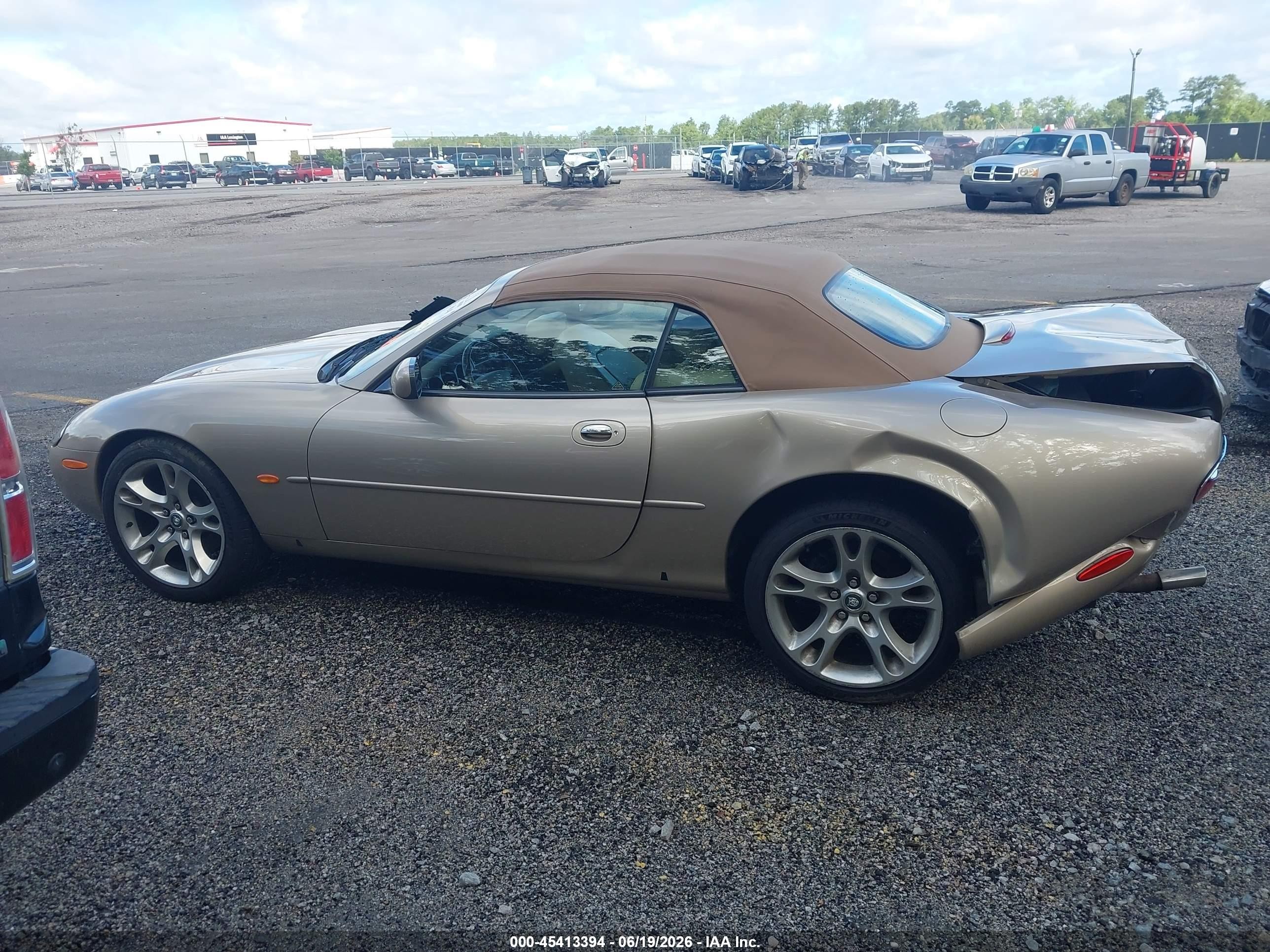2003 Jaguar Xk8   Gold vin: SAJDA42C132A31395