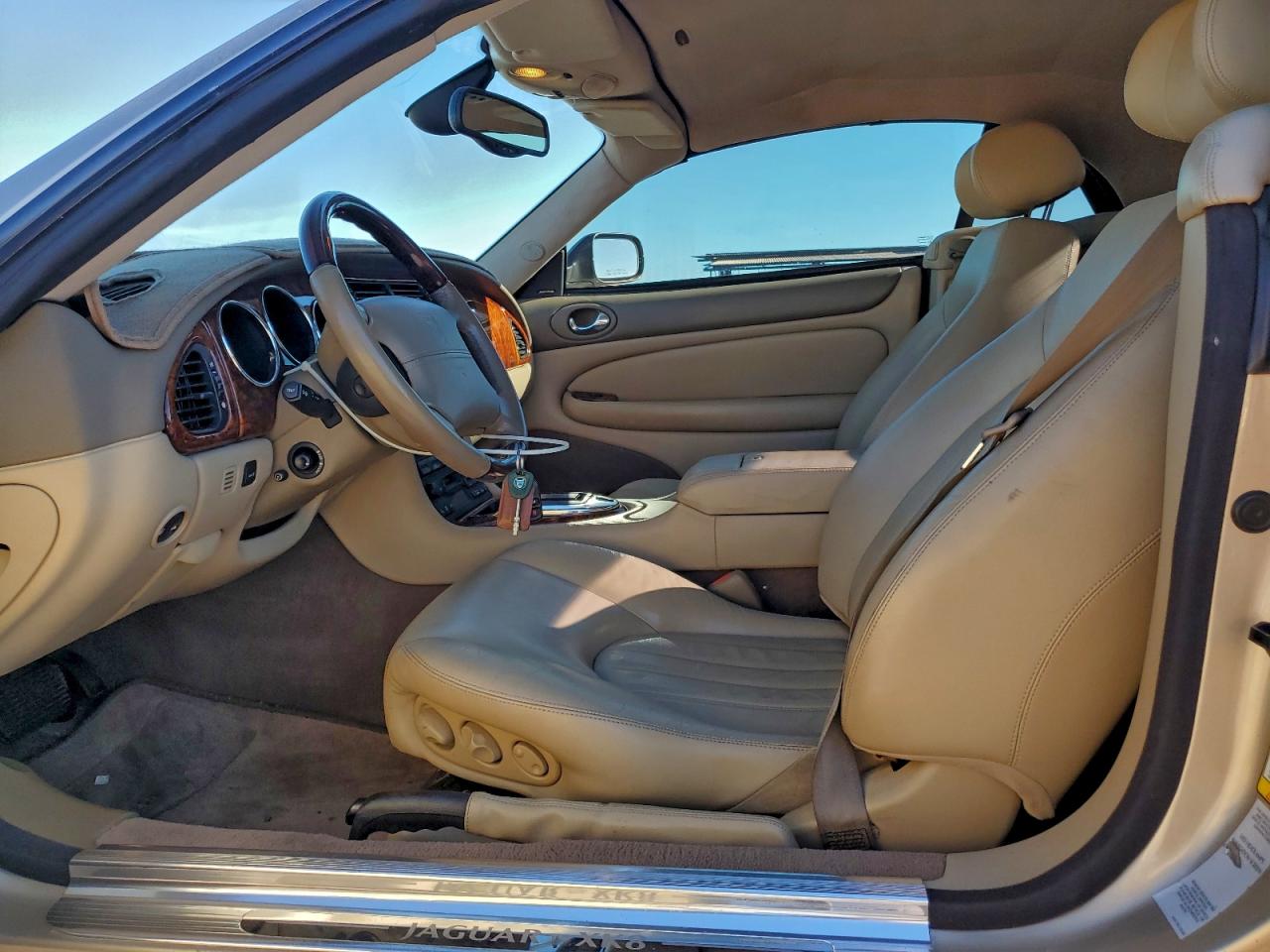 2004 Jaguar Xk8 Tan vin: SAJDA42C242A38924