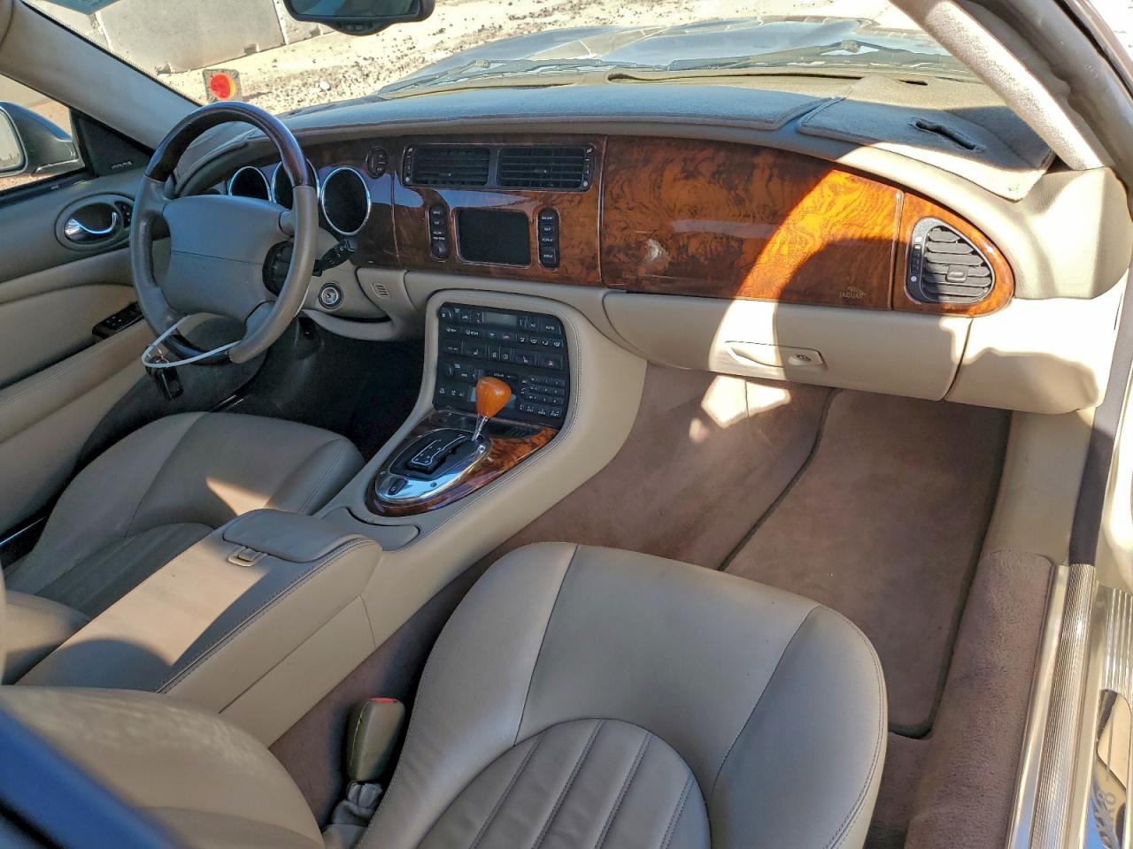 2004 Jaguar Xk8 Tan vin: SAJDA42C242A38924