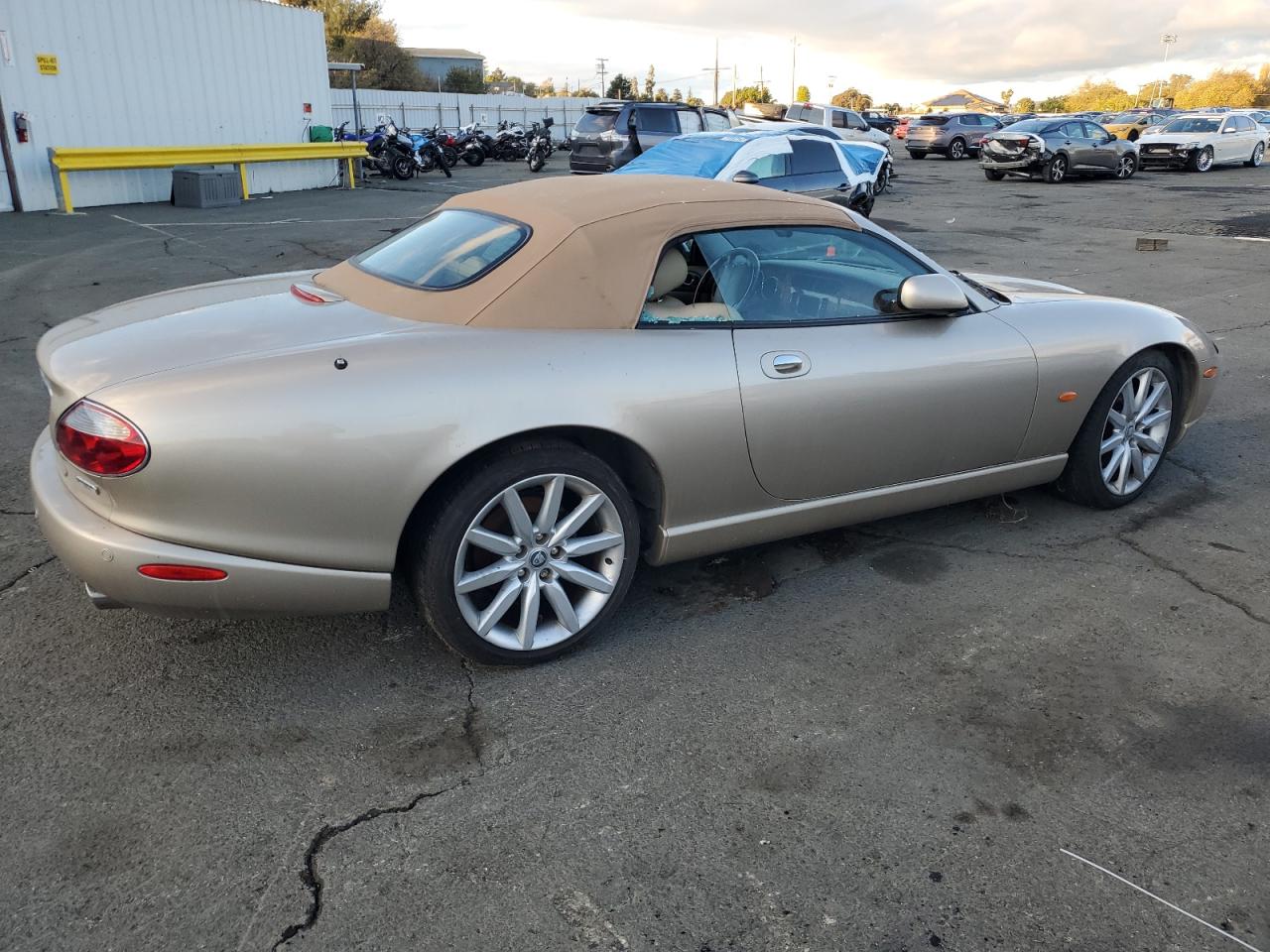 2005 Jaguar Xk8 Gold vin: SAJDA42C252A43820