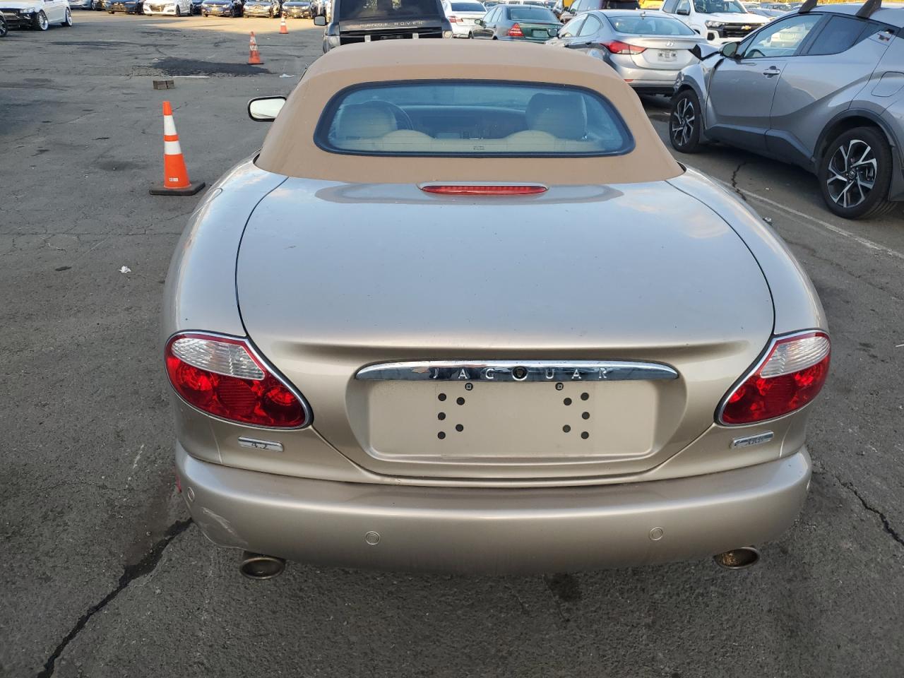 2005 Jaguar Xk8 Gold vin: SAJDA42C252A43820