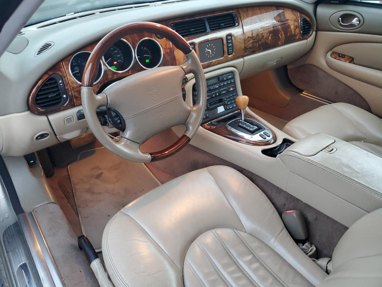 2005 Jaguar Xk8 Gold vin: SAJDA42C252A43820