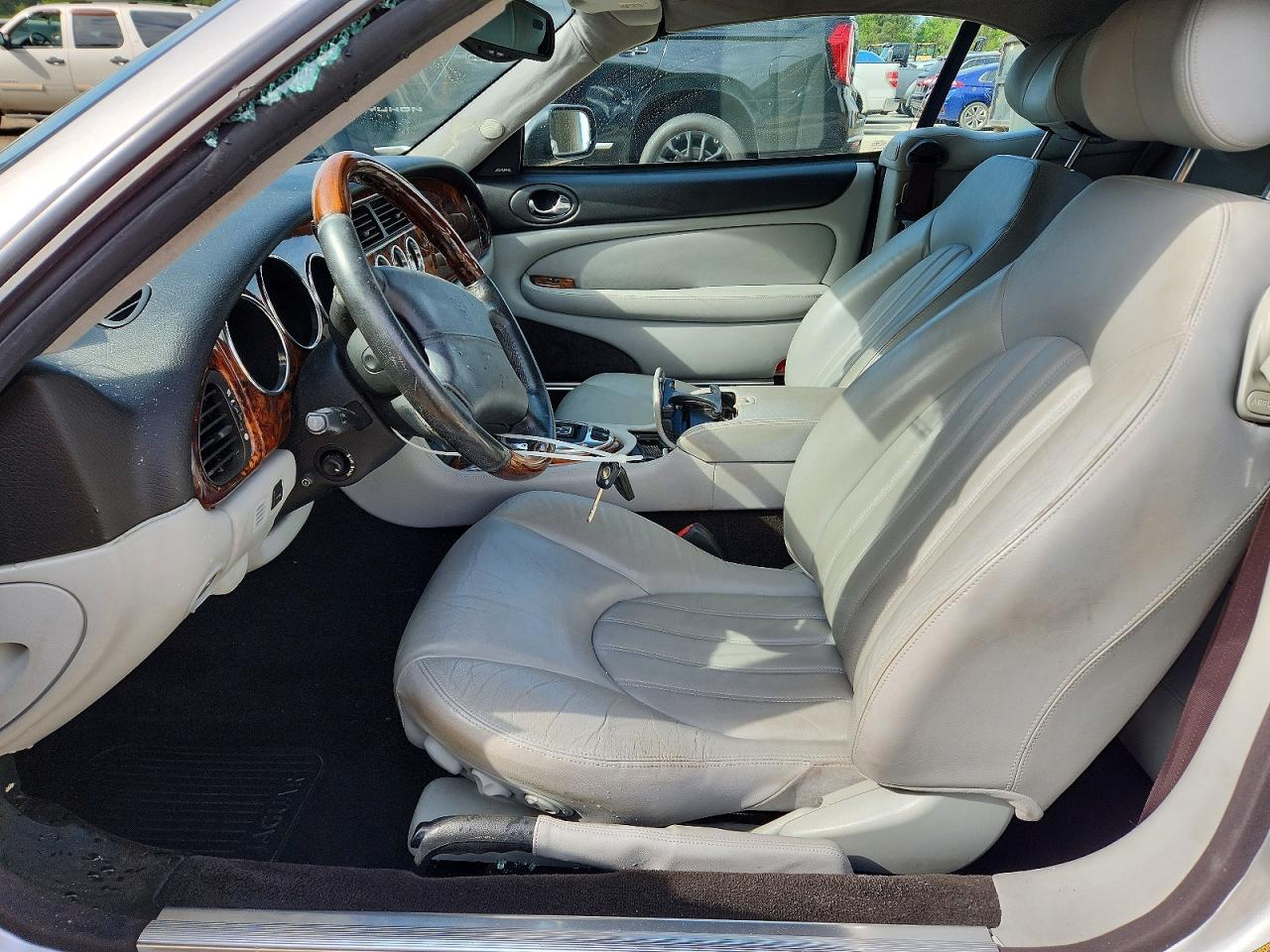 2005 Jaguar Xk8 Silver vin: SAJDA42C252A44305