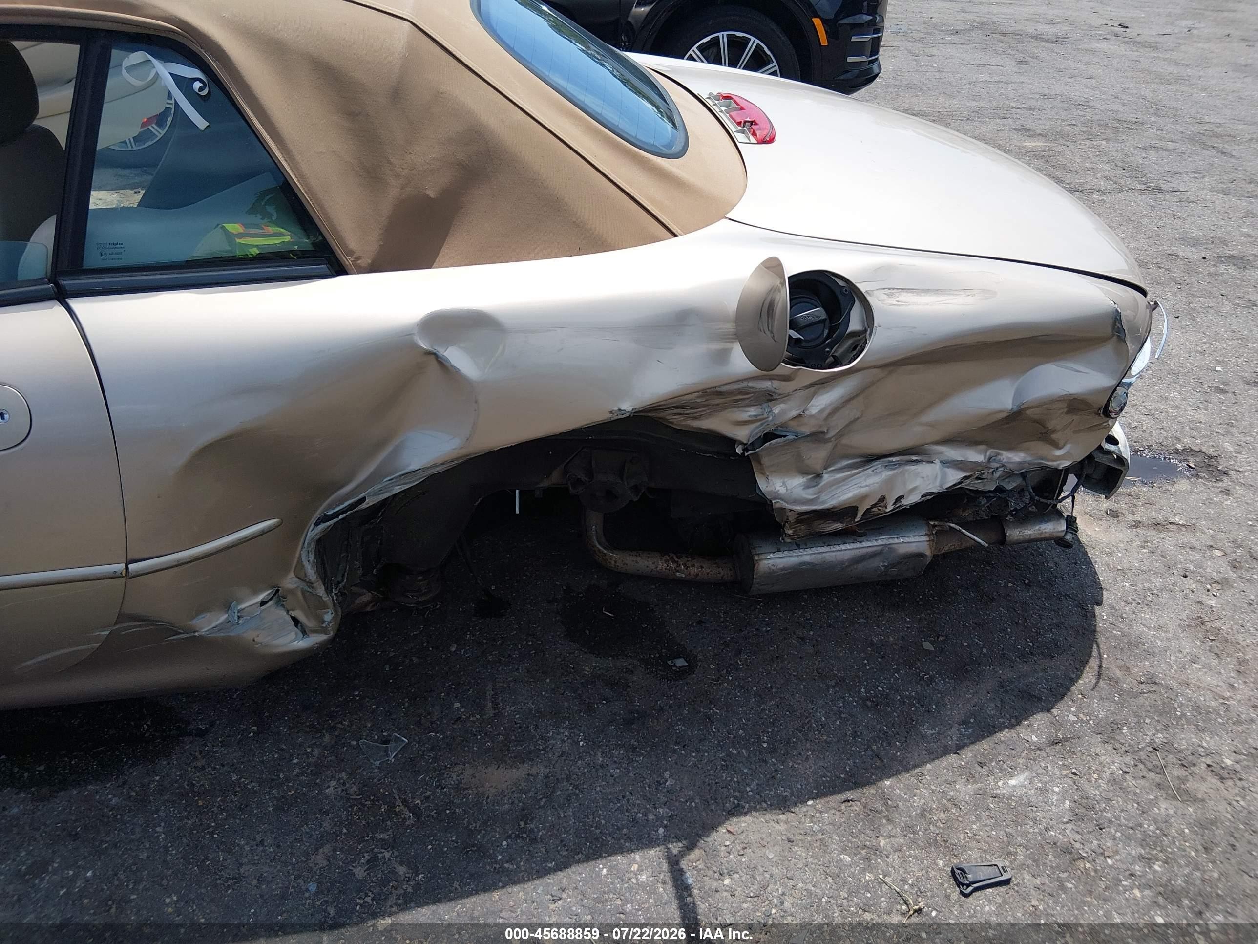 2002 Jaguar Xk8 Beige vin: SAJDA42C32NA24901