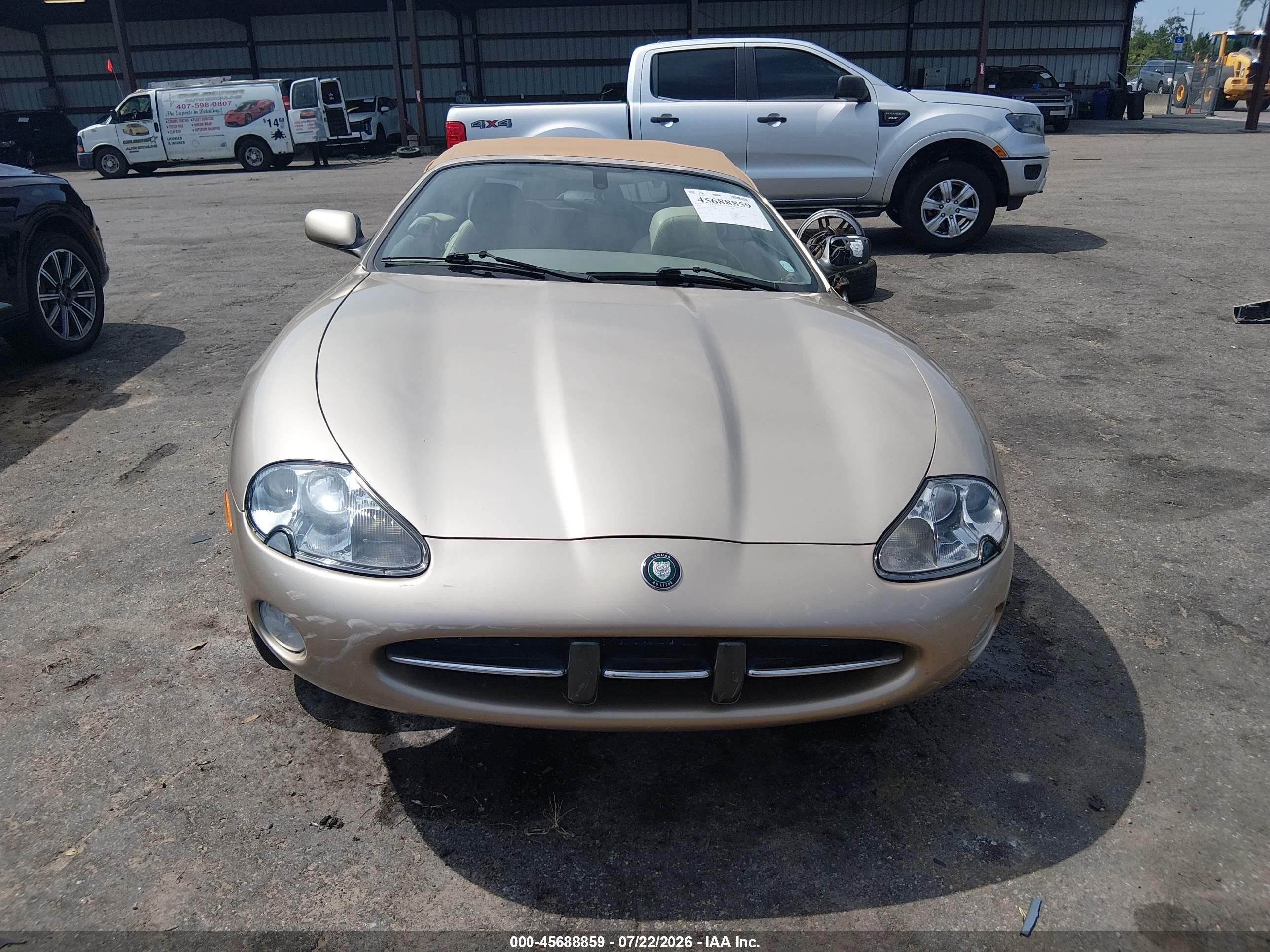 2002 Jaguar Xk8 Beige vin: SAJDA42C32NA24901
