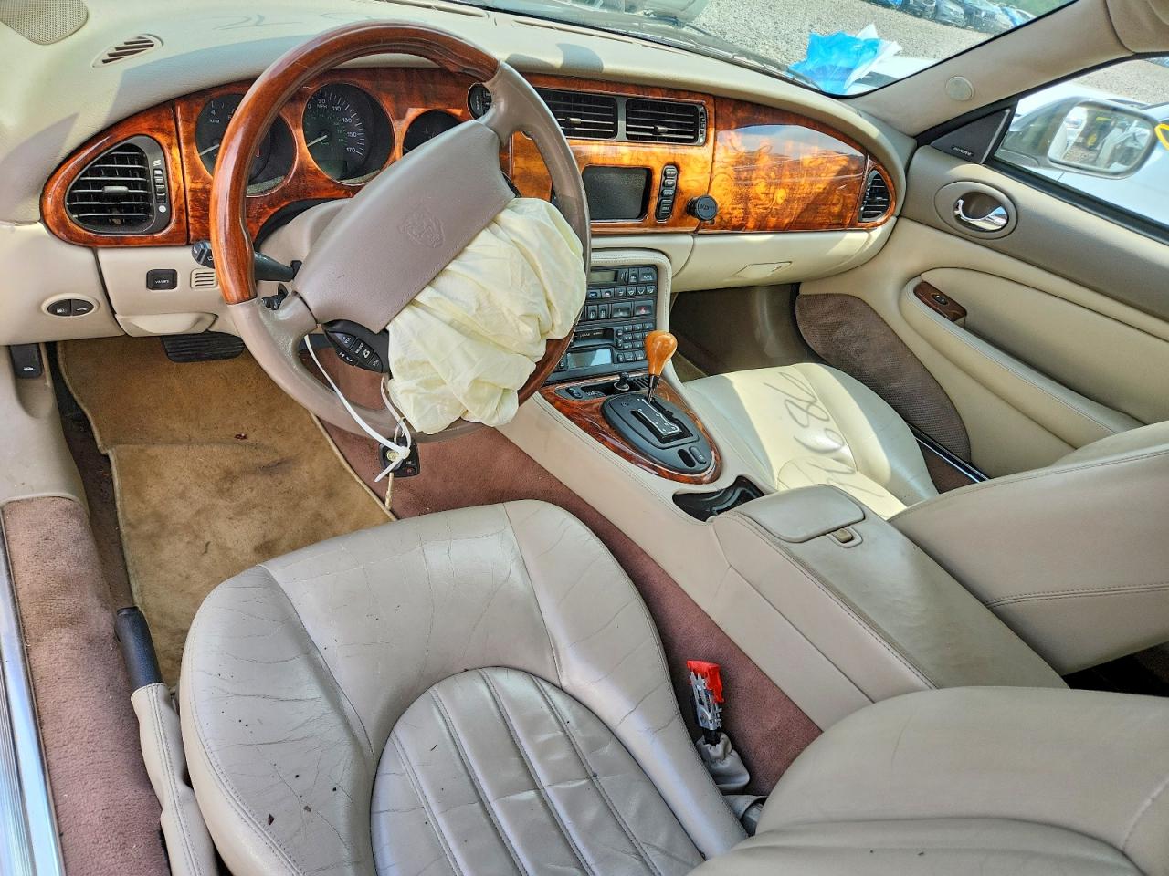 2001 Jaguar Xk8 Silver vin: SAJDA42C41NA19401