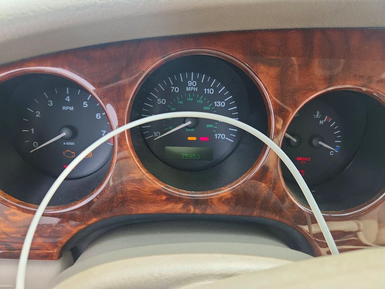 2001 Jaguar Xk8 Silver vin: SAJDA42C41NA19401