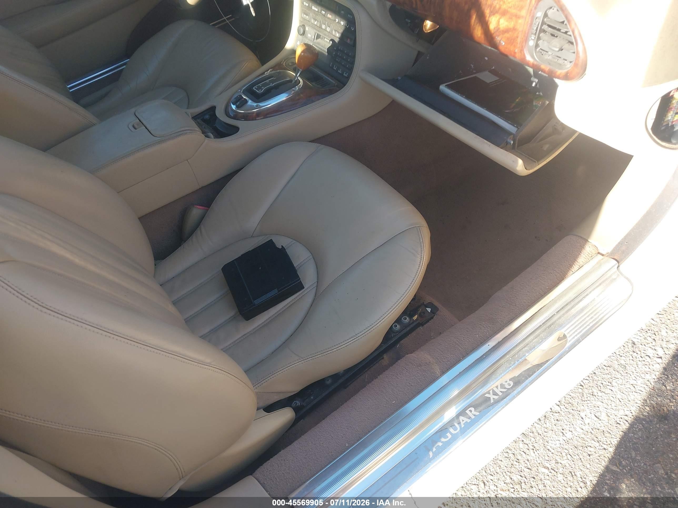 2006 Jaguar Xk8   Белый vin: SAJDA42C562A45658