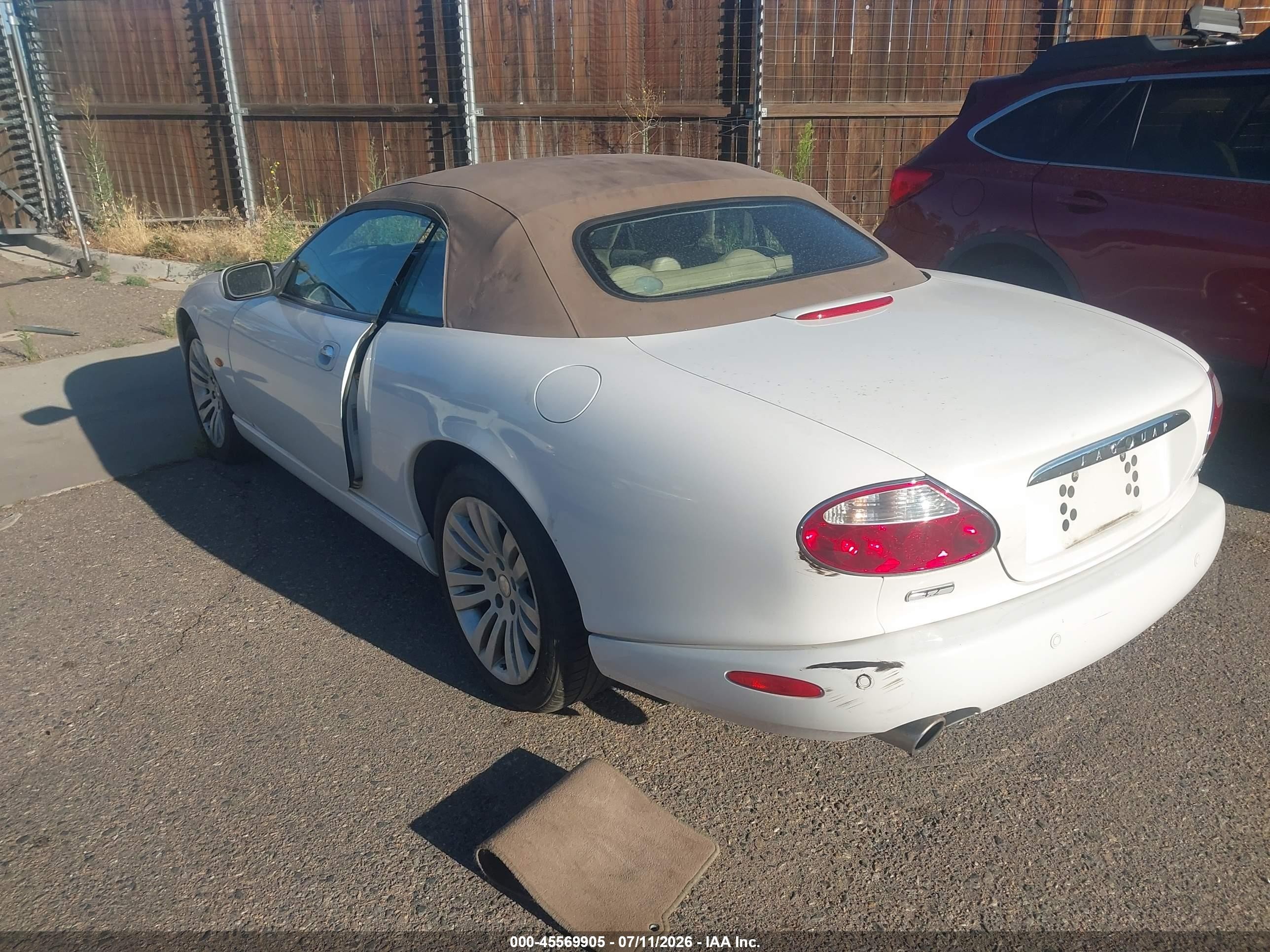 2006 Jaguar Xk8   Белый vin: SAJDA42C562A45658