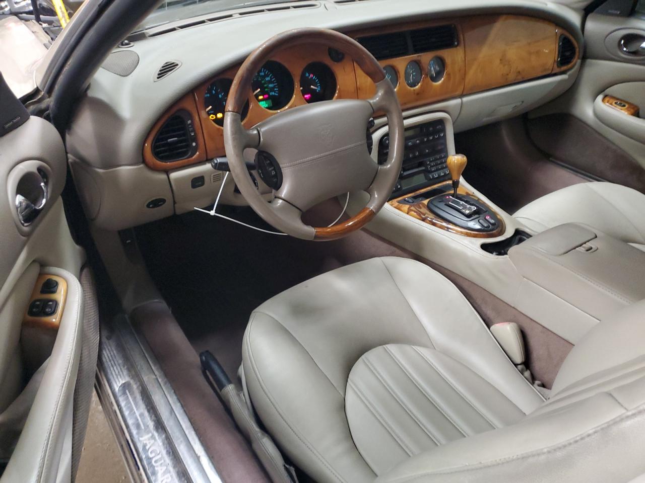 2002 Jaguar Xk8 Tan vin: SAJDA42C72NA24092