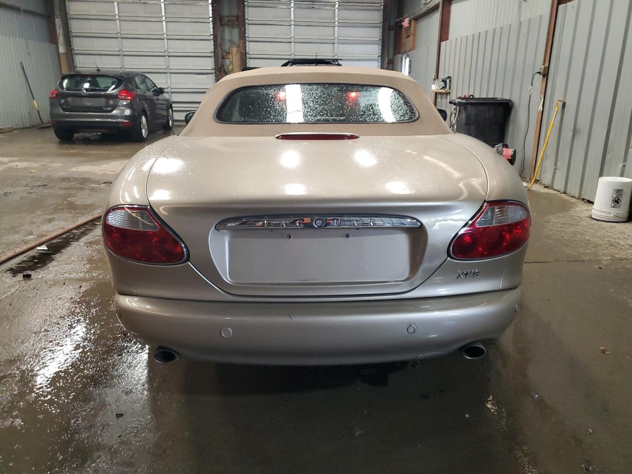 2002 Jaguar Xk8 Tan vin: SAJDA42C72NA24092 Damage: Deck Lid, Oxidized, 7 To 8 Inches