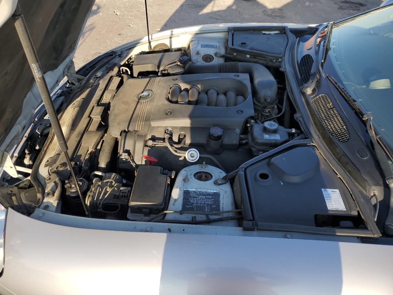 2005 Jaguar Xk8 Silver vin: SAJDA42C752A41240