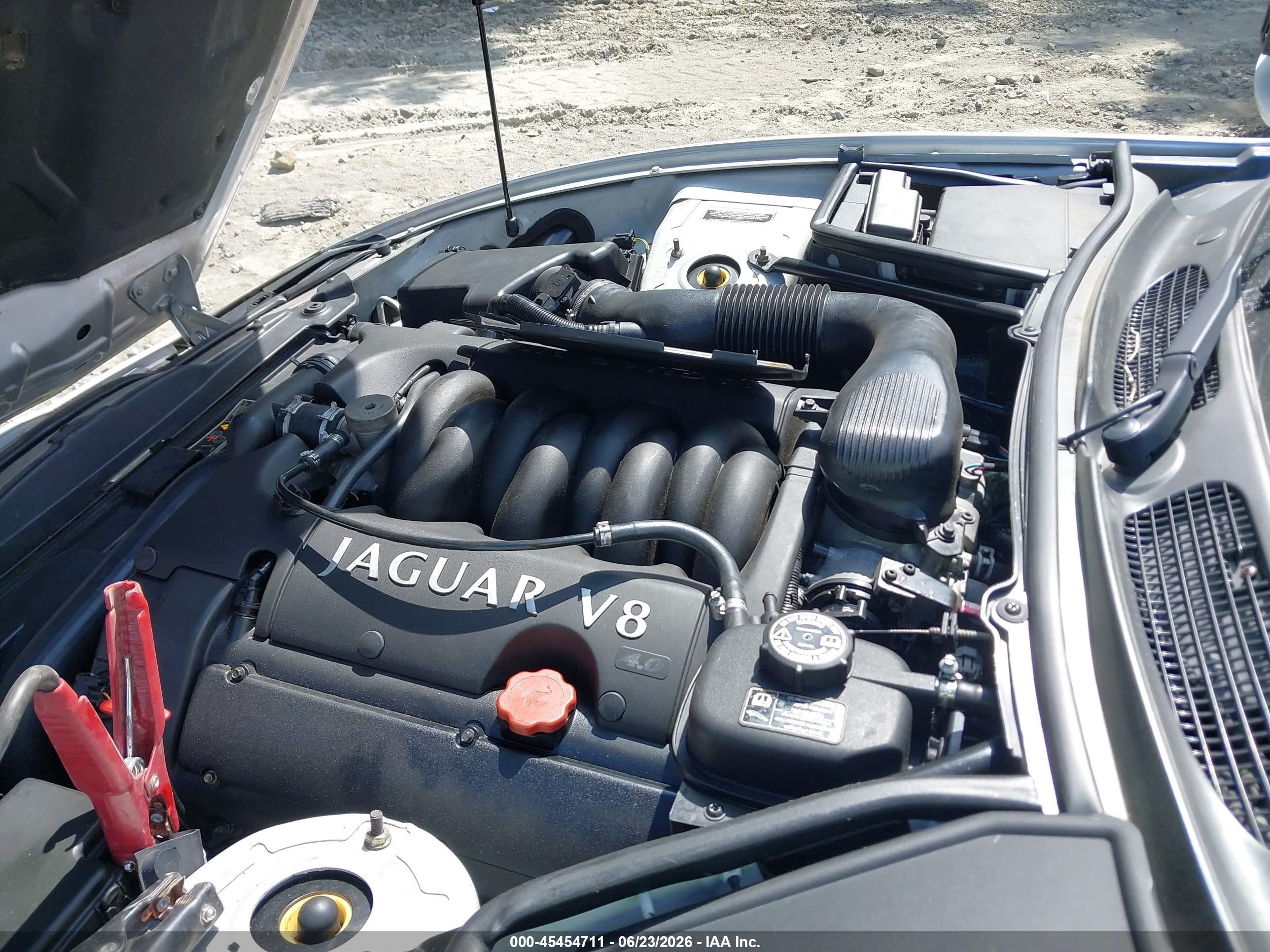 2002 Jaguar Xk8   Silver vin: SAJDA42C92NA25034
