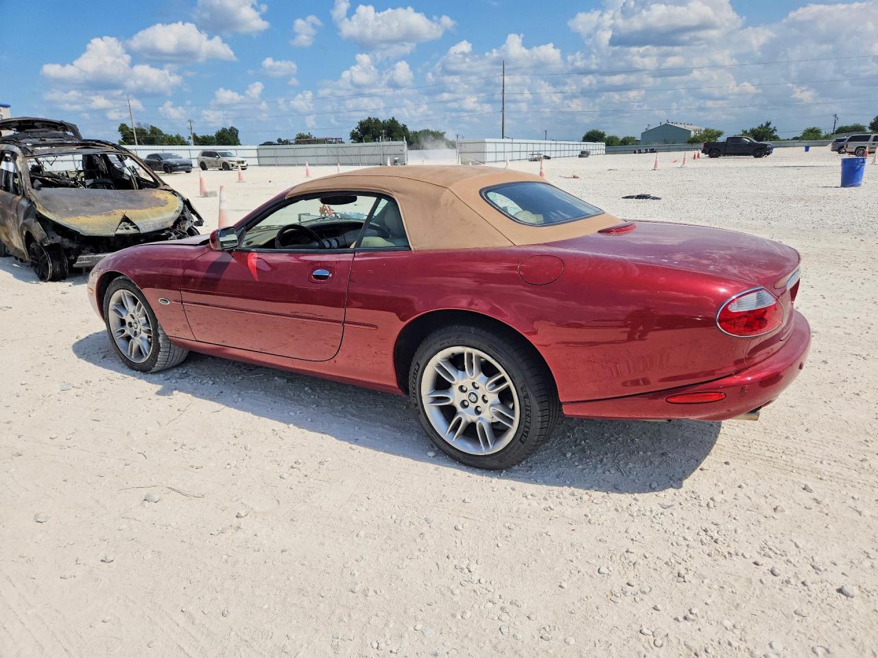 2002 Jaguar Xk8 Burgundy vin: SAJDA42CX2NA24037