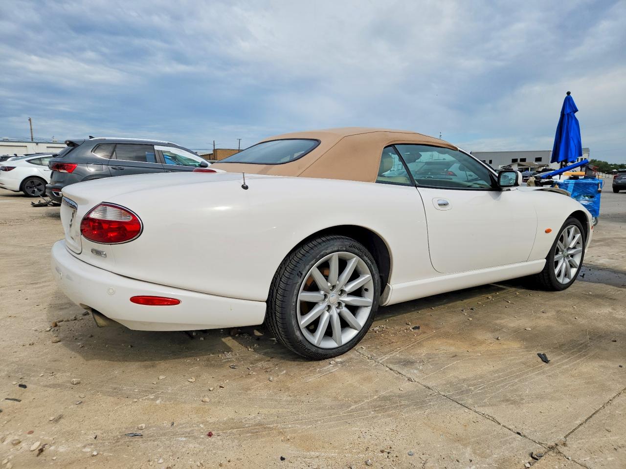 2006 Jaguar Xk8 White vin: SAJDA42CX62A45655