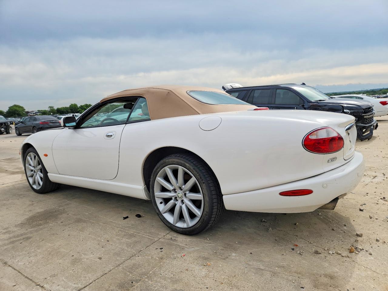 2006 Jaguar Xk8 White vin: SAJDA42CX62A45655