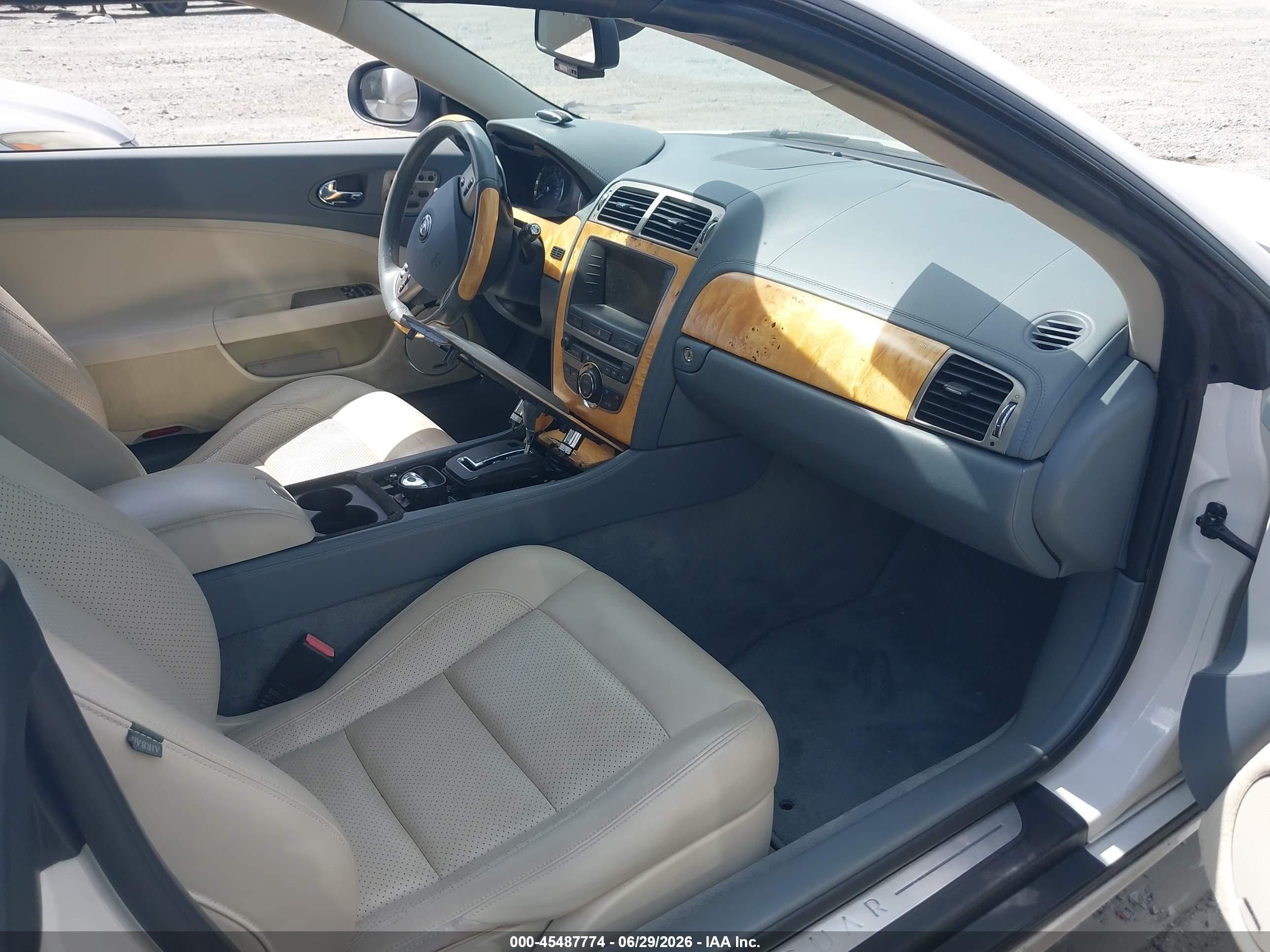 2007 Jaguar Xk   White vin: SAJDA44B075B05639