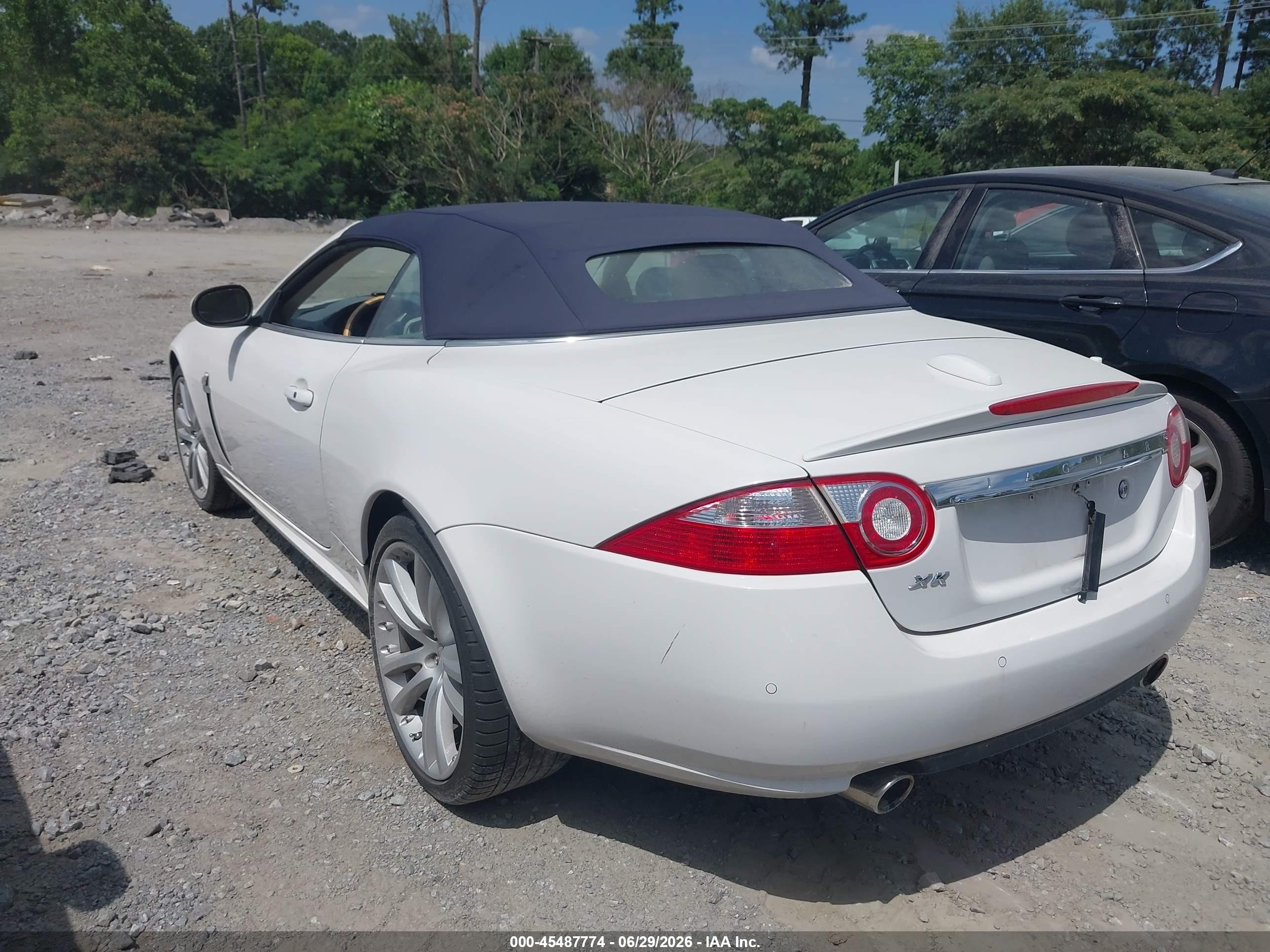 2007 Jaguar Xk   White vin: SAJDA44B075B05639
