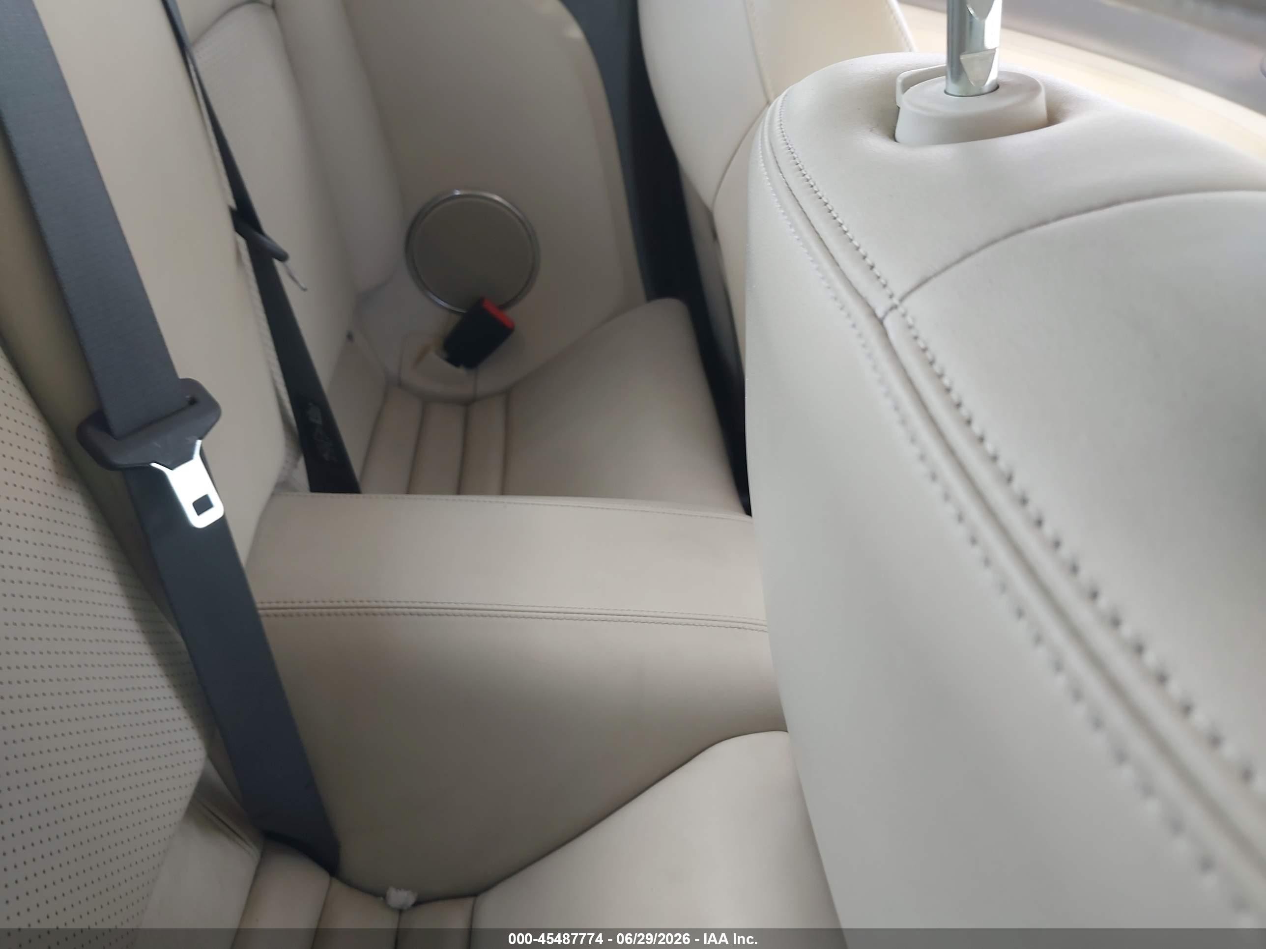 2007 Jaguar Xk   White vin: SAJDA44B075B05639