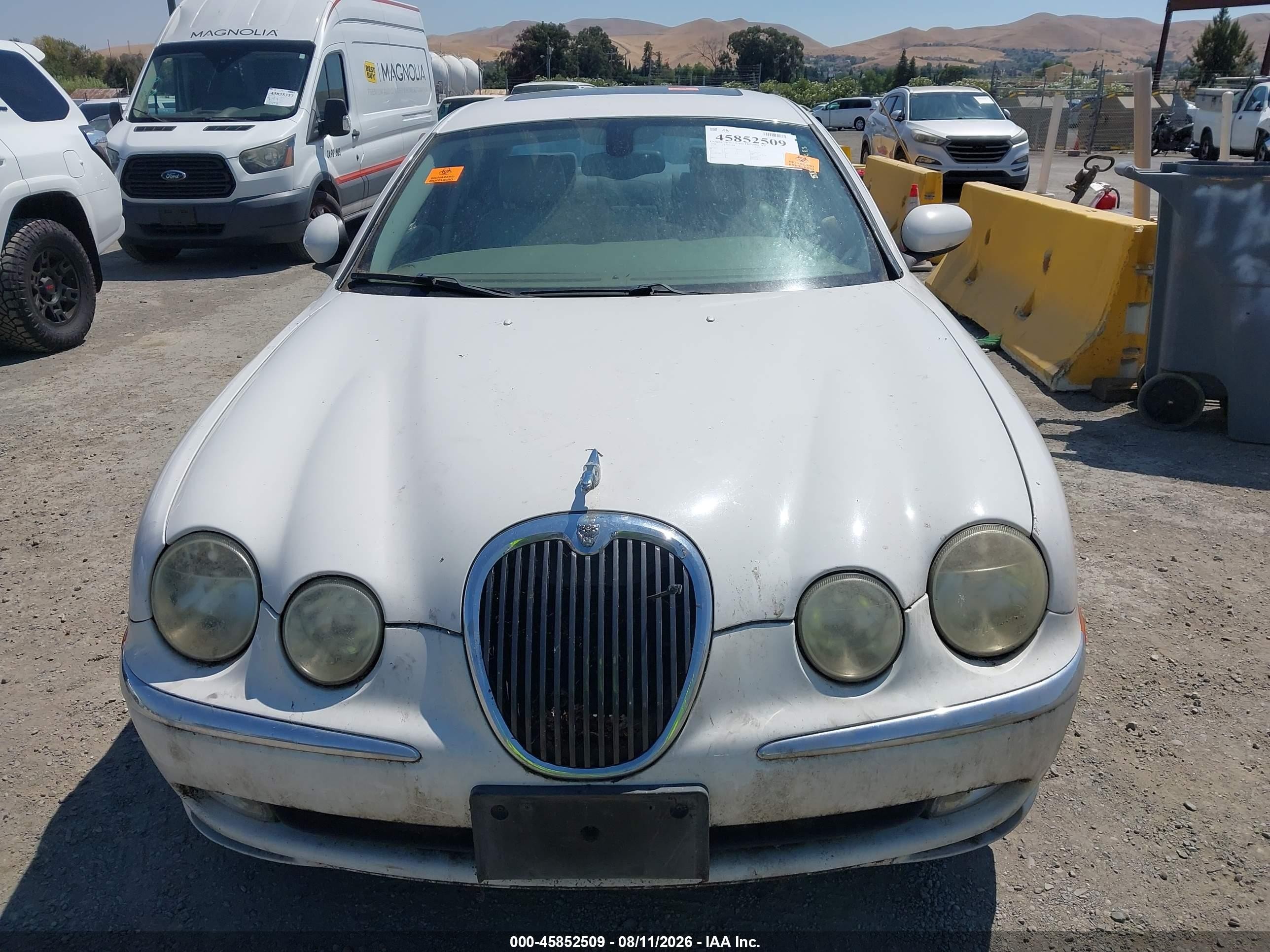 2004 Jaguar S-type 4.2l V8 White vin: SAJEA01U24HM96657
