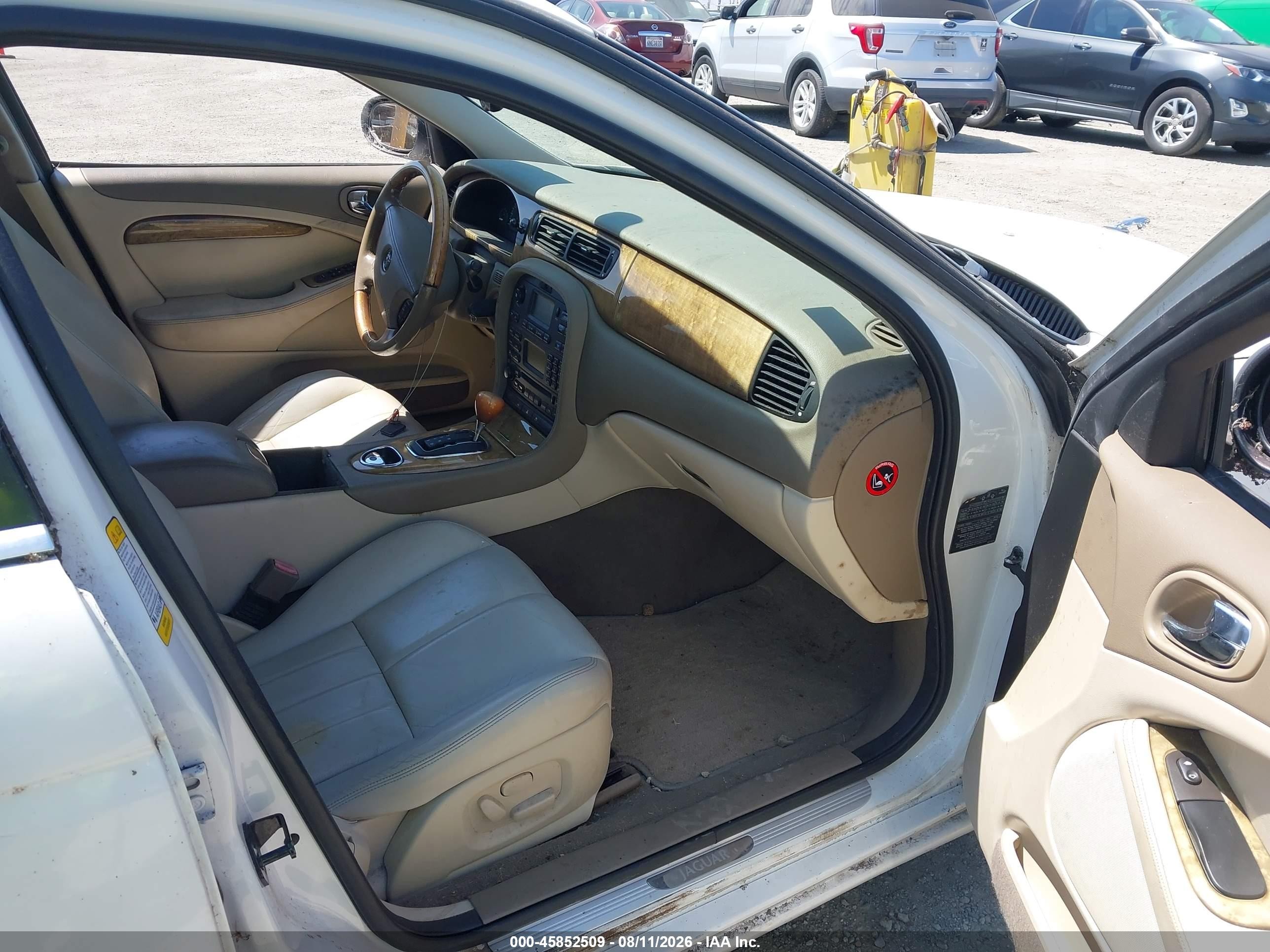 2004 Jaguar S-type 4.2l V8 White vin: SAJEA01U24HM96657