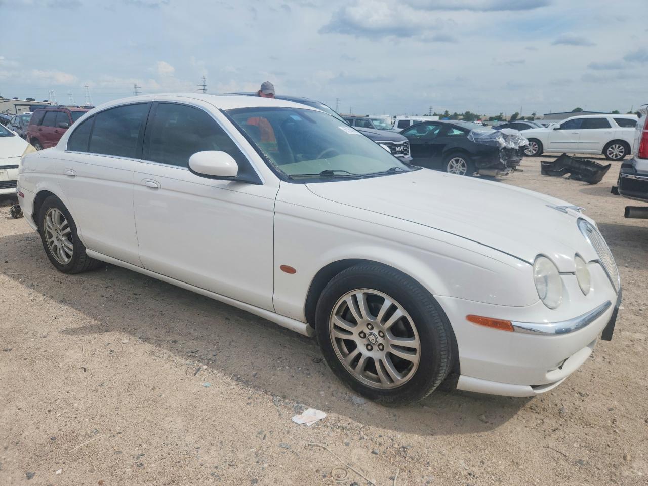 2004 Jaguar S-type 4.2 White vin: SAJEA01U94HN07962
