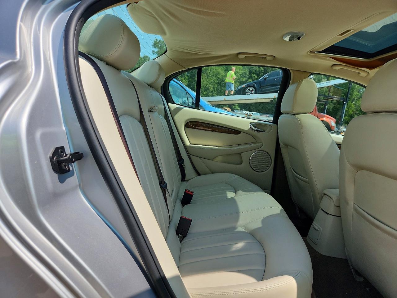 2004 Jaguar X-type 3.0 Silver vin: SAJEA51C14WD68526