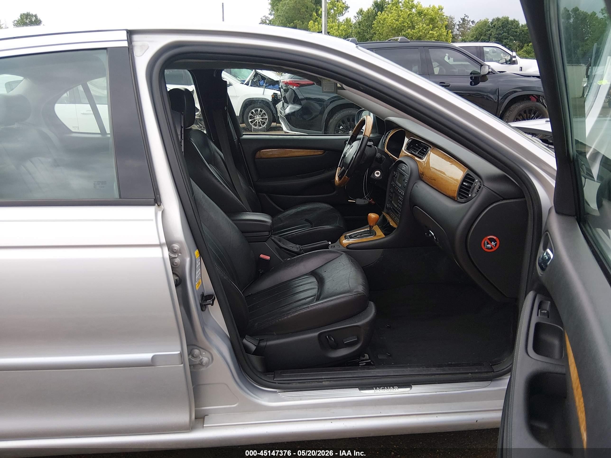 2004 Jaguar X-type 3.0 Silver vin: SAJEA51C24WE02358