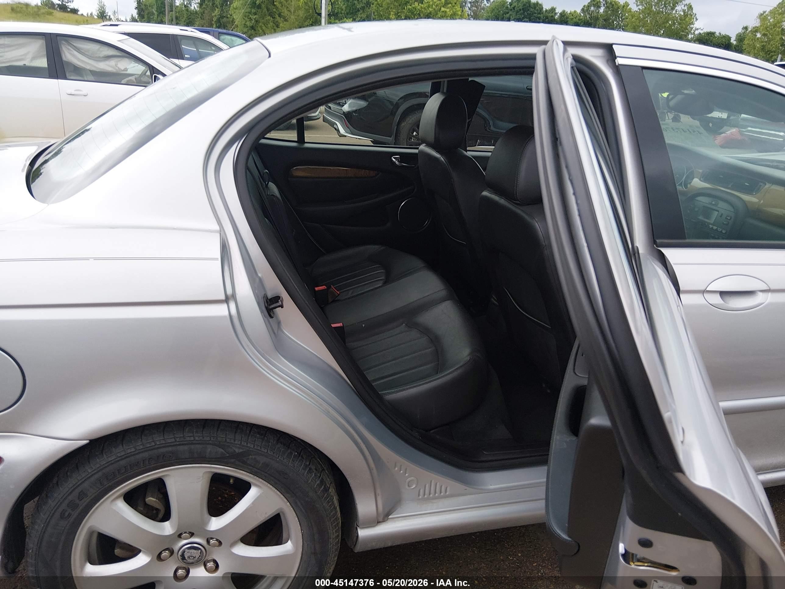 2004 Jaguar X-type 3.0 Silver vin: SAJEA51C24WE02358