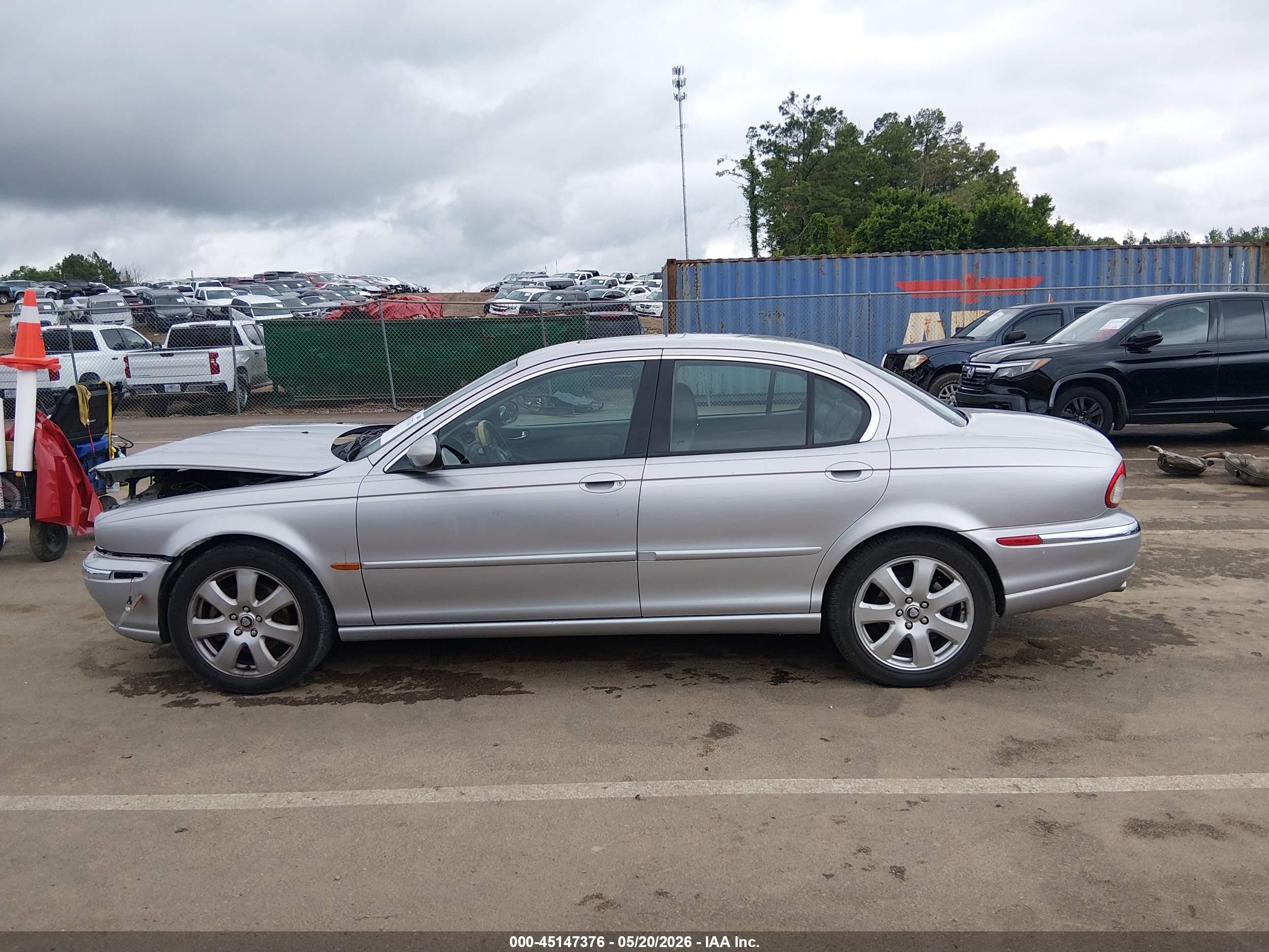 2004 Jaguar X-type 3.0 Silver vin: SAJEA51C24WE02358