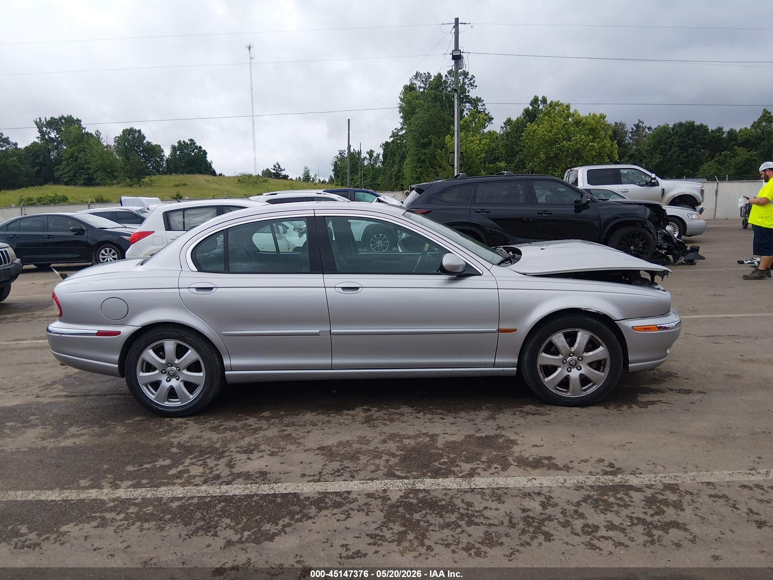 2004 Jaguar X-type 3.0 Silver vin: SAJEA51C24WE02358