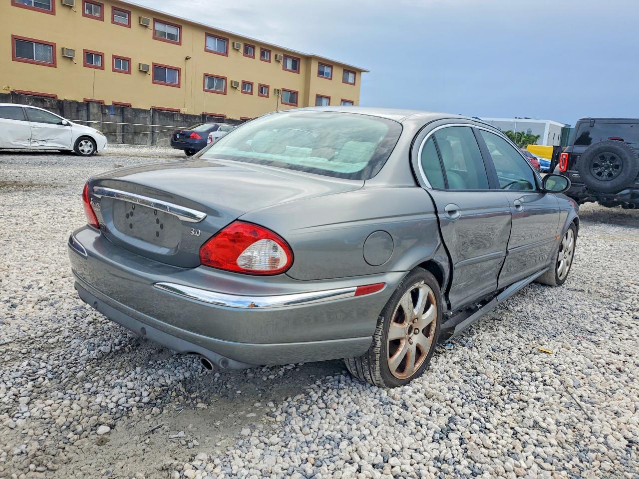 2004 Jaguar X-type 3.0 Silver vin: SAJEA51C34WD89703