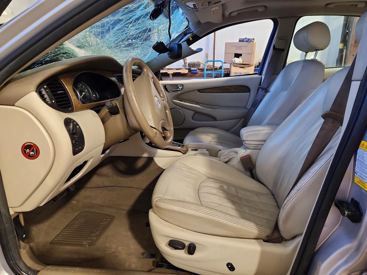 2002 Jaguar X-type 3.0 Silver vin: SAJEA51C62WC68614