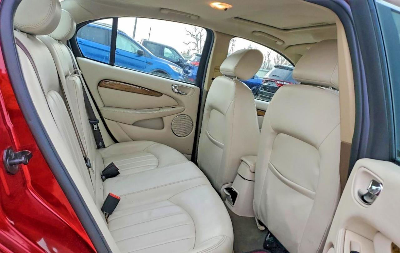 2004 Jaguar X-type 3.0 Red vin: SAJEA51C74WD68143