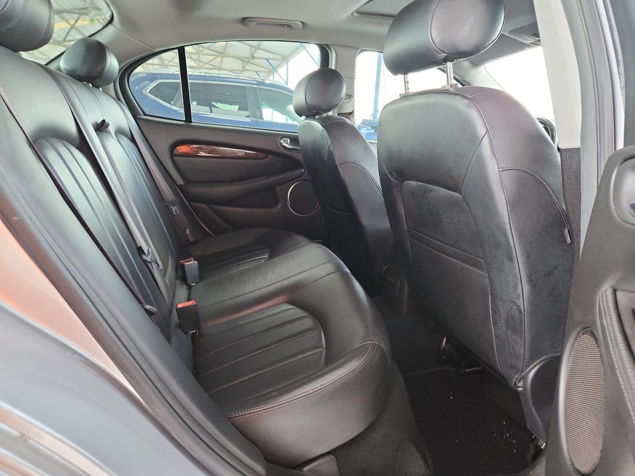 2002 Jaguar X-type 3.0 Silver vin: SAJEA51C82WC40183