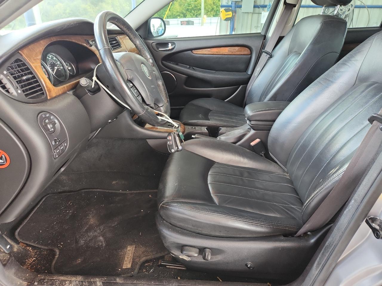 2002 Jaguar X-type 3.0 Silver vin: SAJEA51C82WC40183