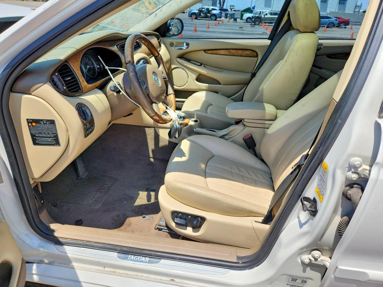 2004 Jaguar X-type 3.0 White vin: SAJEA51C84WE12747