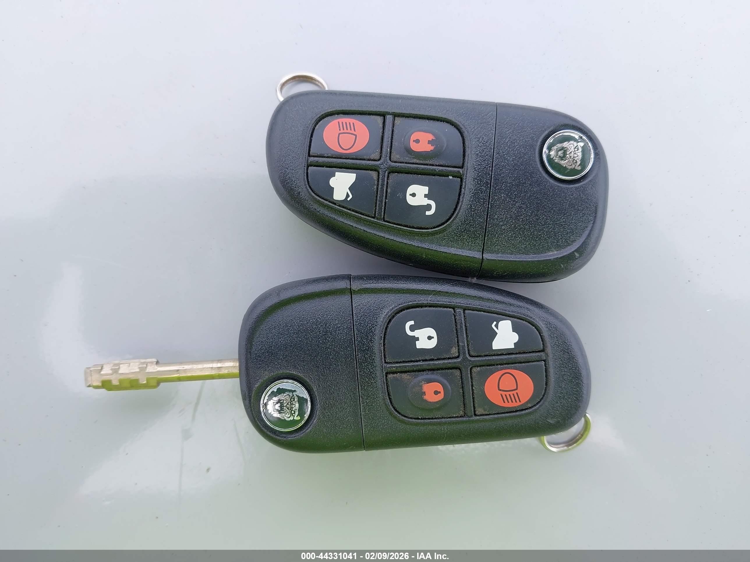 2002 Jaguar X-type 3.0l White vin: SAJEA51C92WC83110