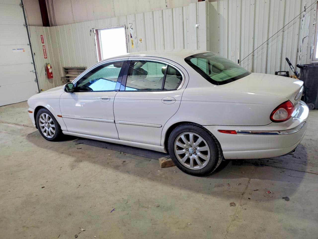 2003 Jaguar X-type White vin: SAJEA51D03XD22994