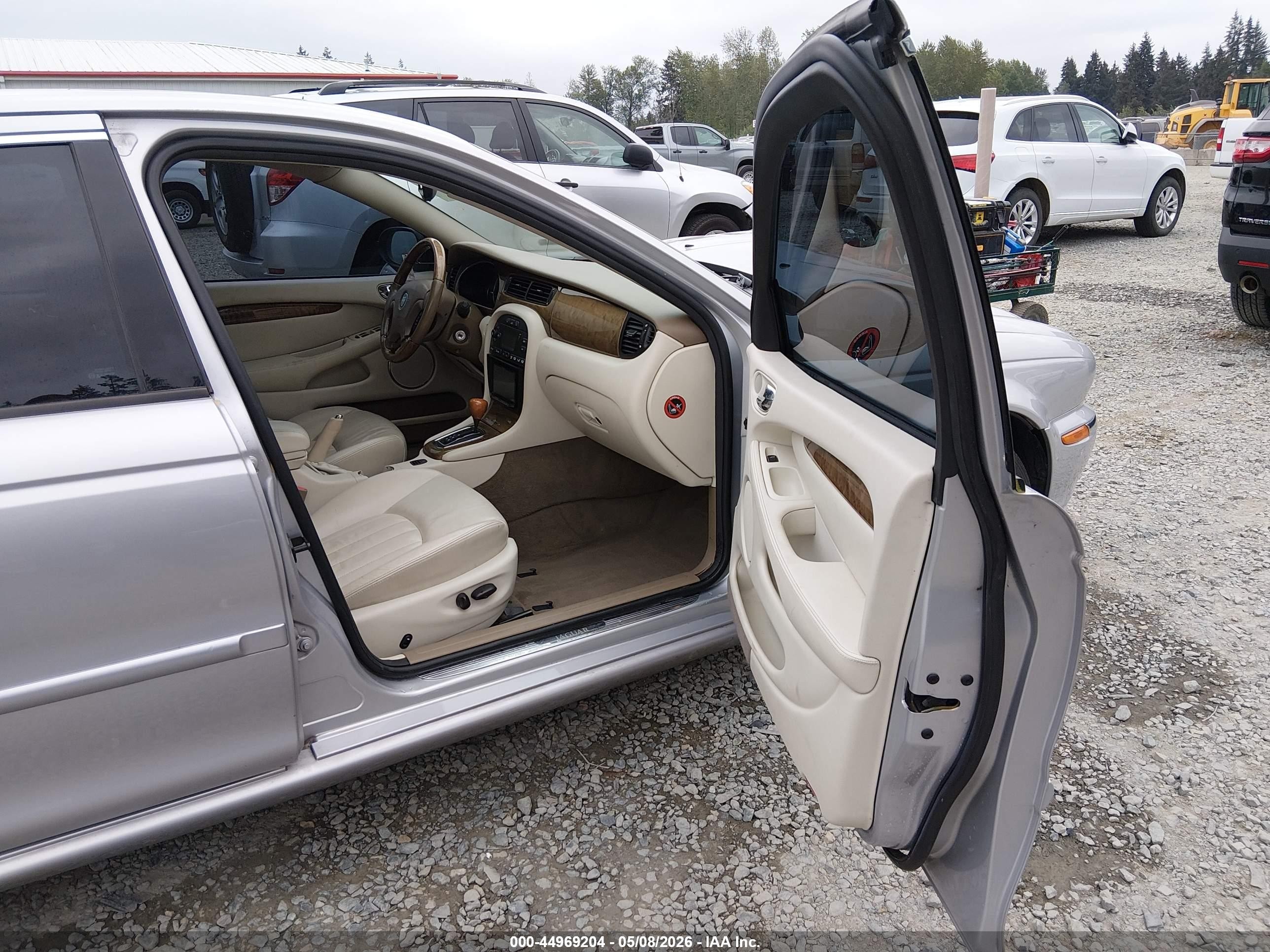 2003 Jaguar X-type 2.5 Silver vin: SAJEA51D13XD02415